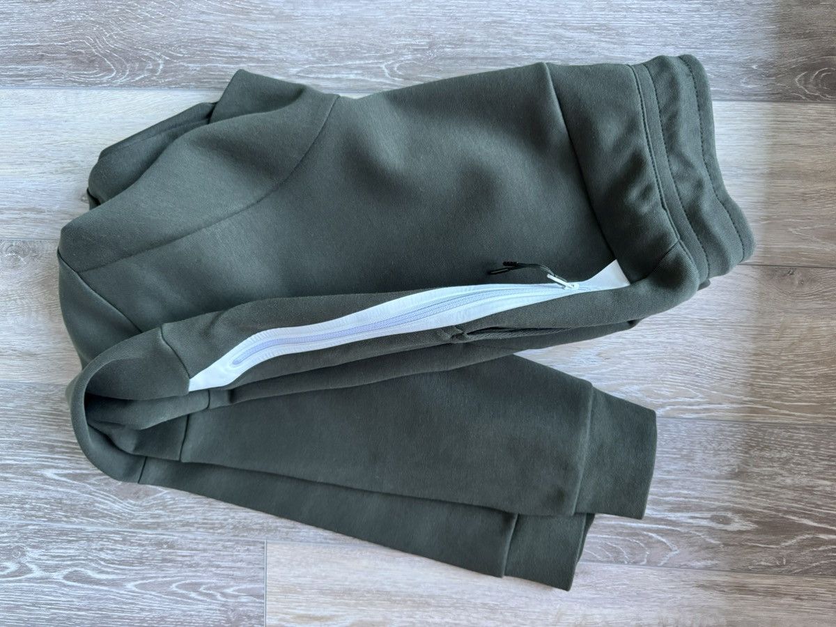 Nike Nike Tech Joggers Size US 30 / EU 46 - 2 Thumbnail