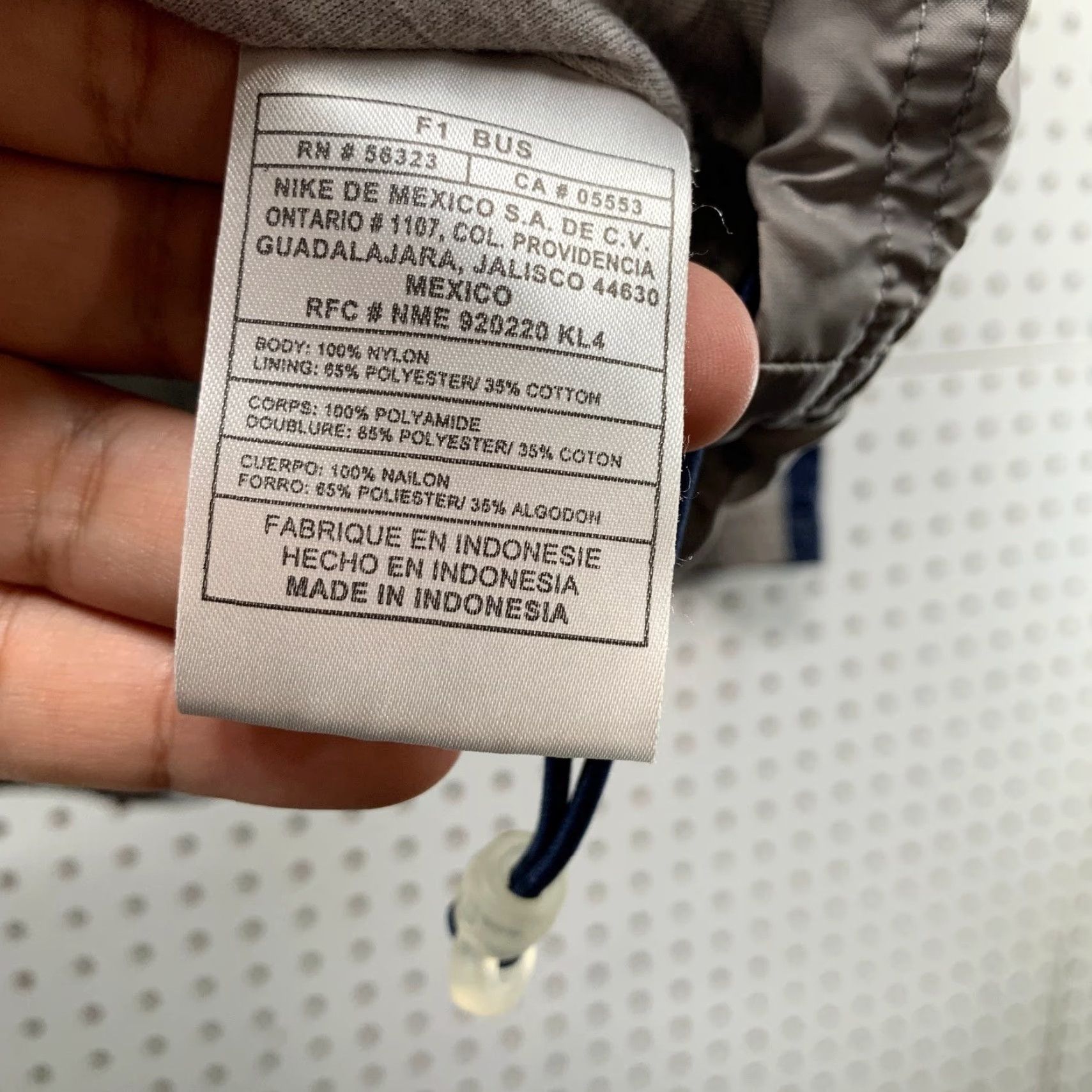 Nike Vintage Nike Windbreaker Jacket Mens XL Gray Oversized Lightweight Y2K Size US XL / EU 56 / 4 - 7 Thumbnail
