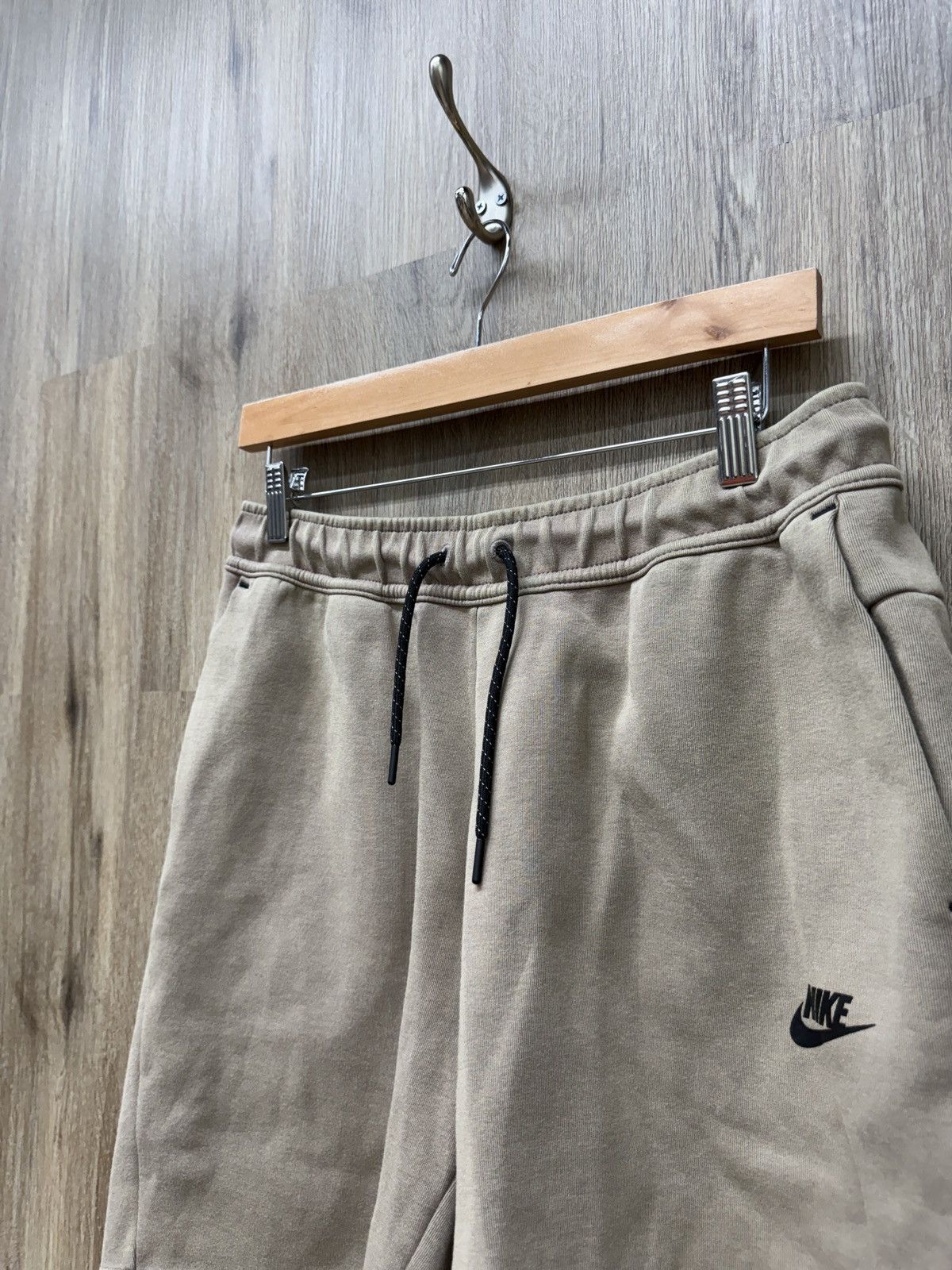 Nike Nike Tech Beige Shorts Size US 32 / EU 48 - 4 Thumbnail