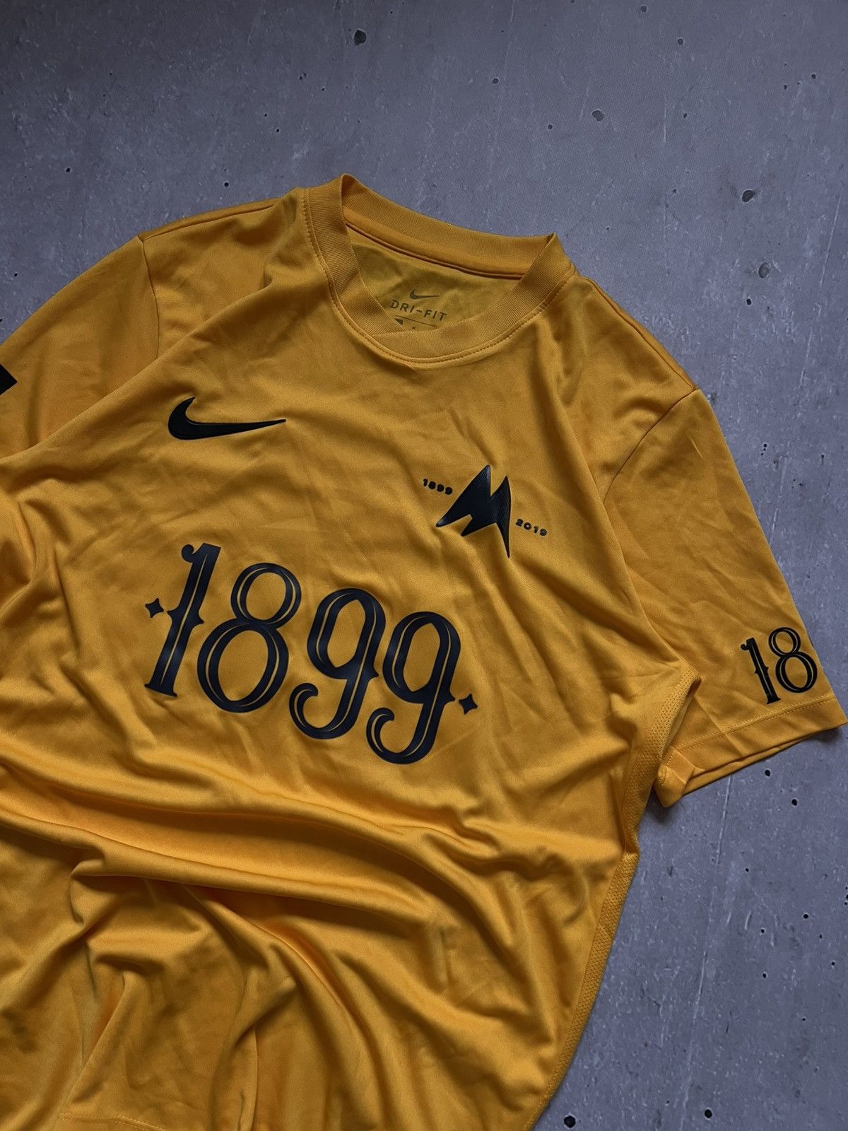 Nike Torquay United 2019-20 Nike t-shirt football jersey sz M #23 Size US M / EU 48-50 / 2 - 2 Thumbnail