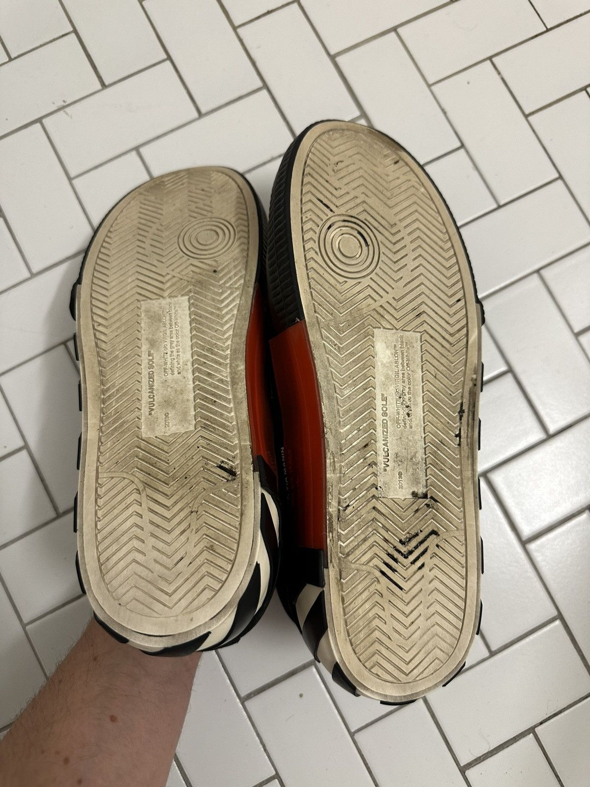 Off-White OFF-White Vulc Low Black Fuchsia Sneakers size 42 Size US 9 / EU 42 - 12 Thumbnail