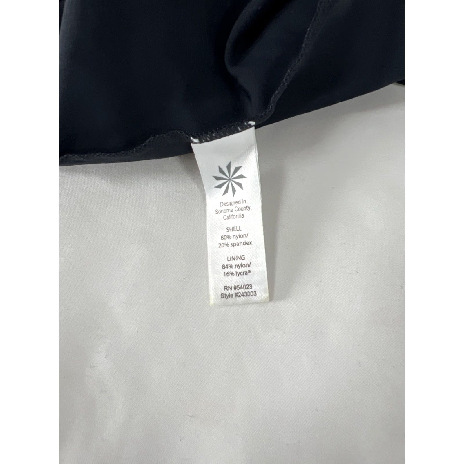 Athleta **ATHLETA BLACK UNDERWIRED TANKINI SWIM TOP SIZE 32** User: **BLACK ATHLETA UNDERWIRED TANKINI SWIM TOP SIZE 32** Size XXS / US 00 / IT 34 - 8 Thumbnail