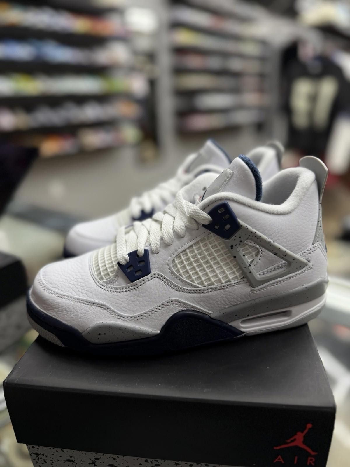 Nike Nike Air Jordan 4 Retro Midnight Navy (GS)408452-140 5Y/6.5W Size US 5 / EU 37 - 6 Thumbnail