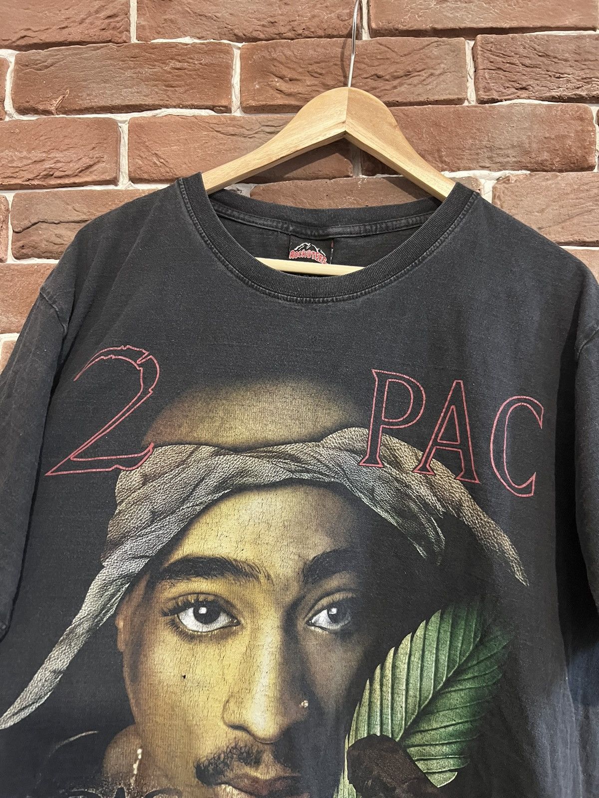 Band Tees Rare 2Pac Legends Live Forever Vintage Rap Band Tee Tupac 00 Size US XL / EU 56 / 4 - 5 Thumbnail
