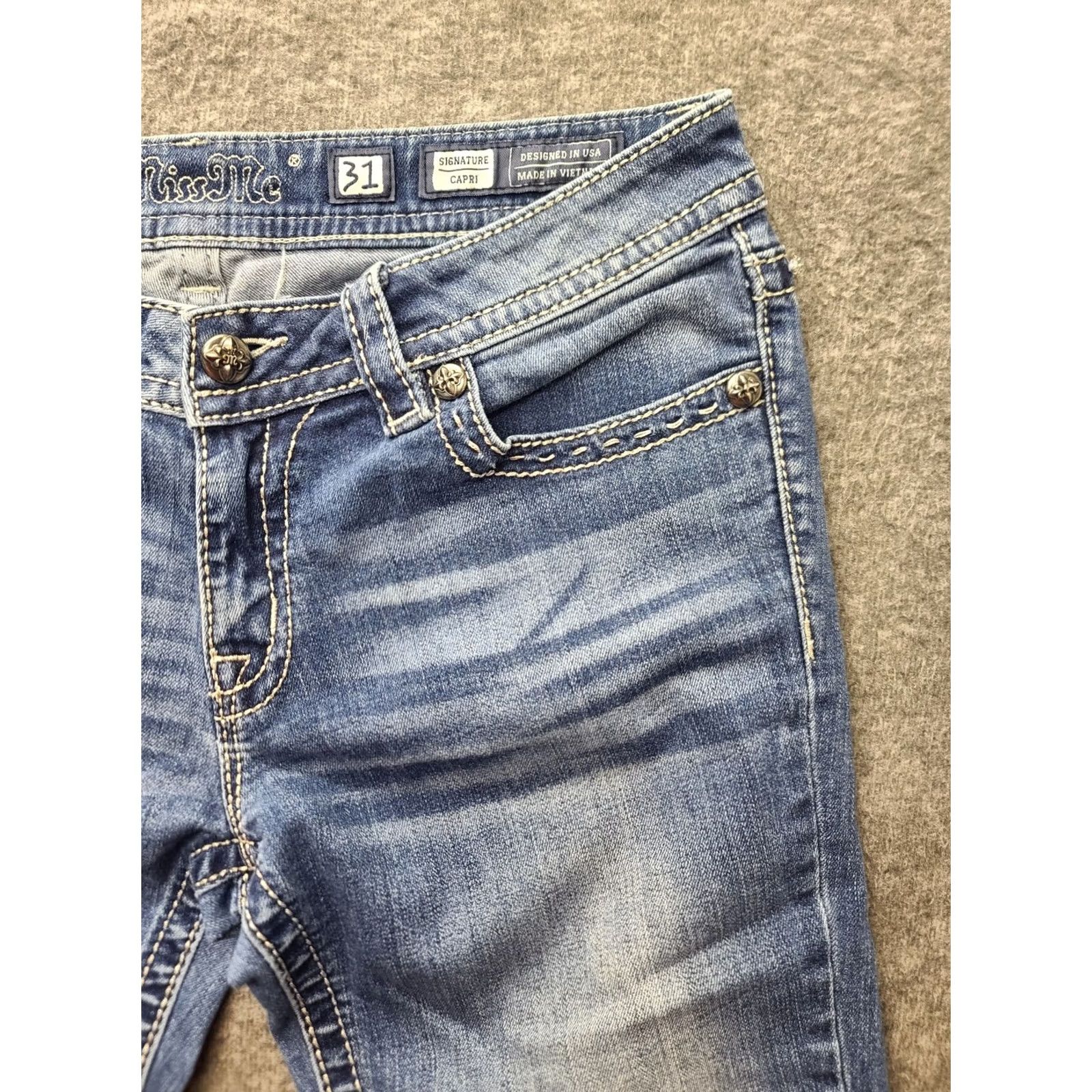 Miss Me Miss Me Capris Womens 31x21 Regular Fit Mid Rise Distressed Stretch Angel Wings Denim Capri Jeans Blue 5-Pocket Womens Shoes? Size ONE SIZE - 7 Thumbnail