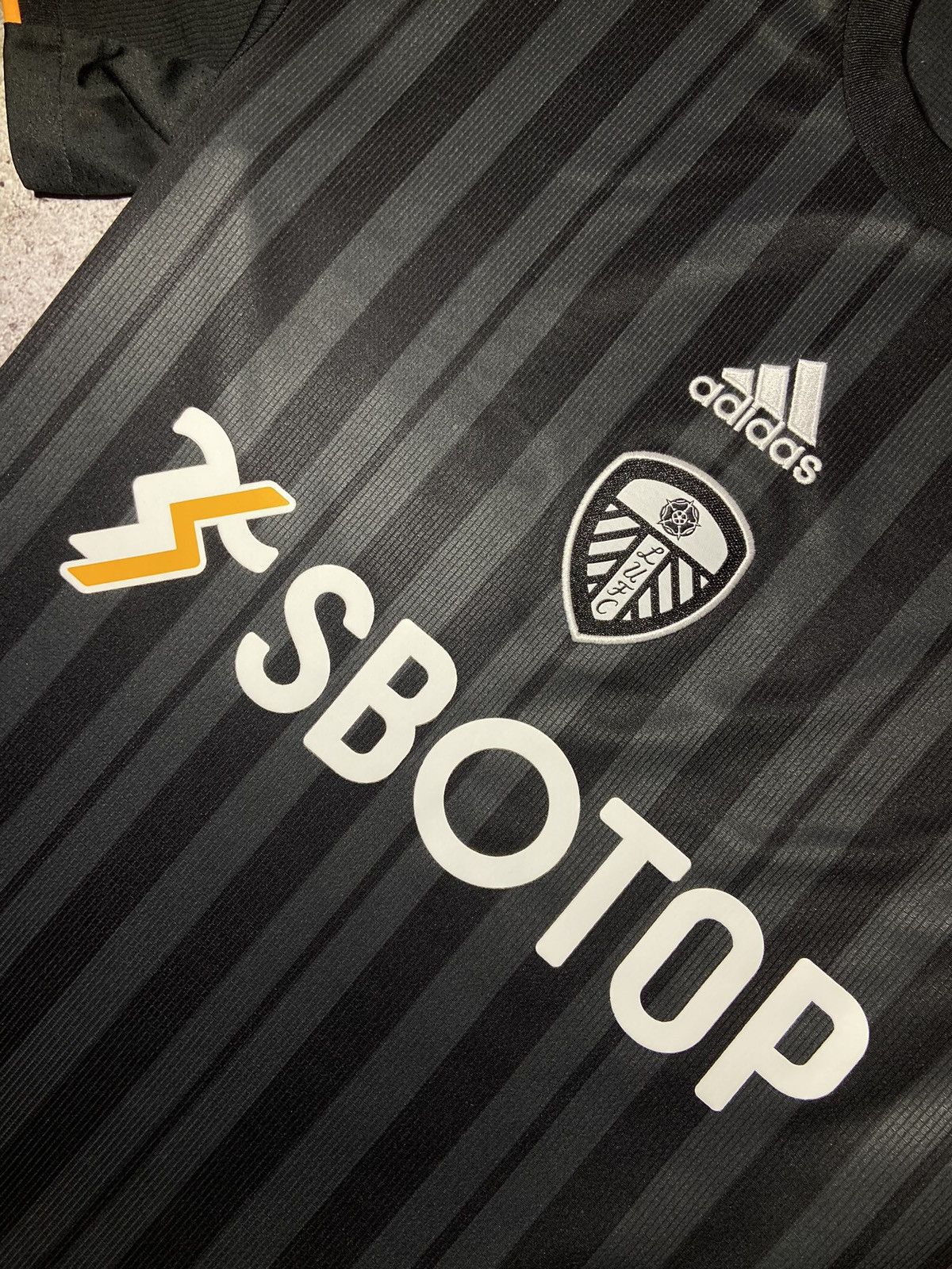 Adidas × Vintage 💥Leeds United Adidas Football Home Soccer Jersey t-shirt‼️ Size US M / EU 48-50 / 2 - 3 Thumbnail