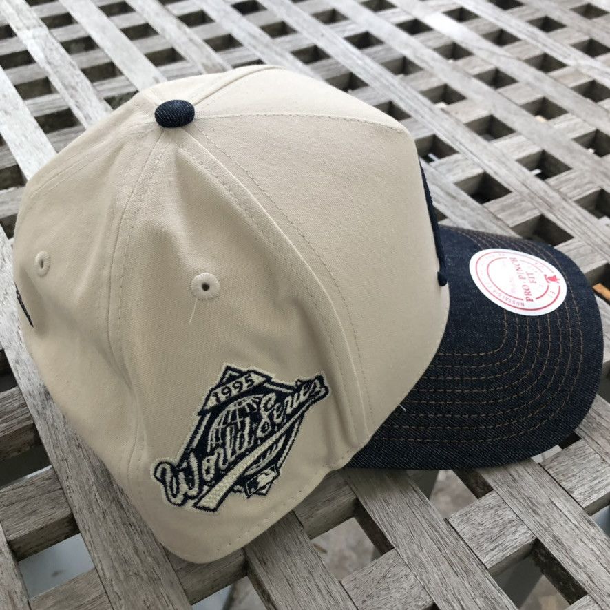 Mitchell & Ness Atlanta Braves 1995 WS Patch M&N Denim Brim Snapback Hat Size ONE SIZE - 3 Thumbnail