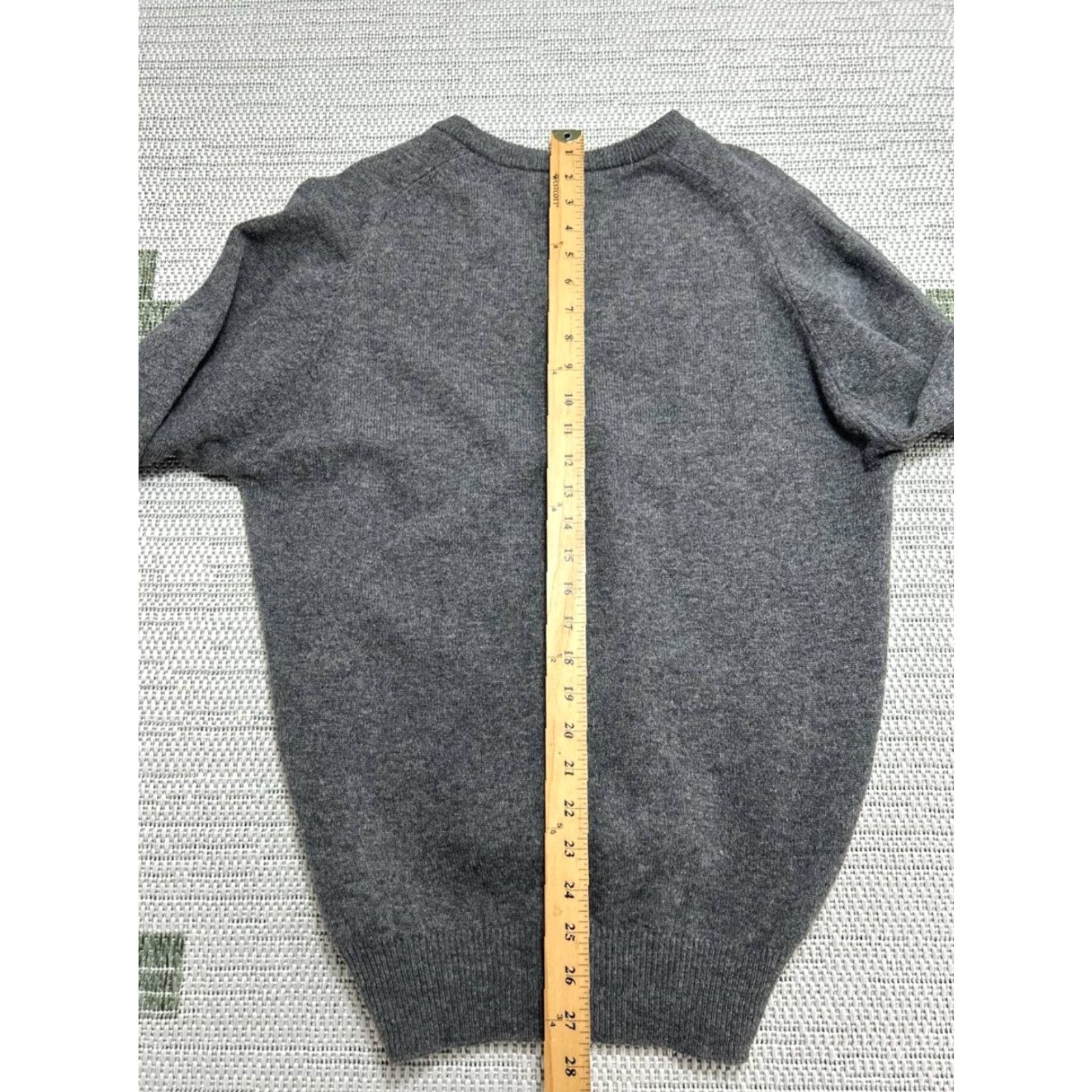 Vintage Glenmuir Golf Sweater Mens 38 Gray Wool Knit Pullover V-Neck Ribbed Trim Casual Outdoor 90s? Size US M / EU 48-50 / 2 - 5 Thumbnail