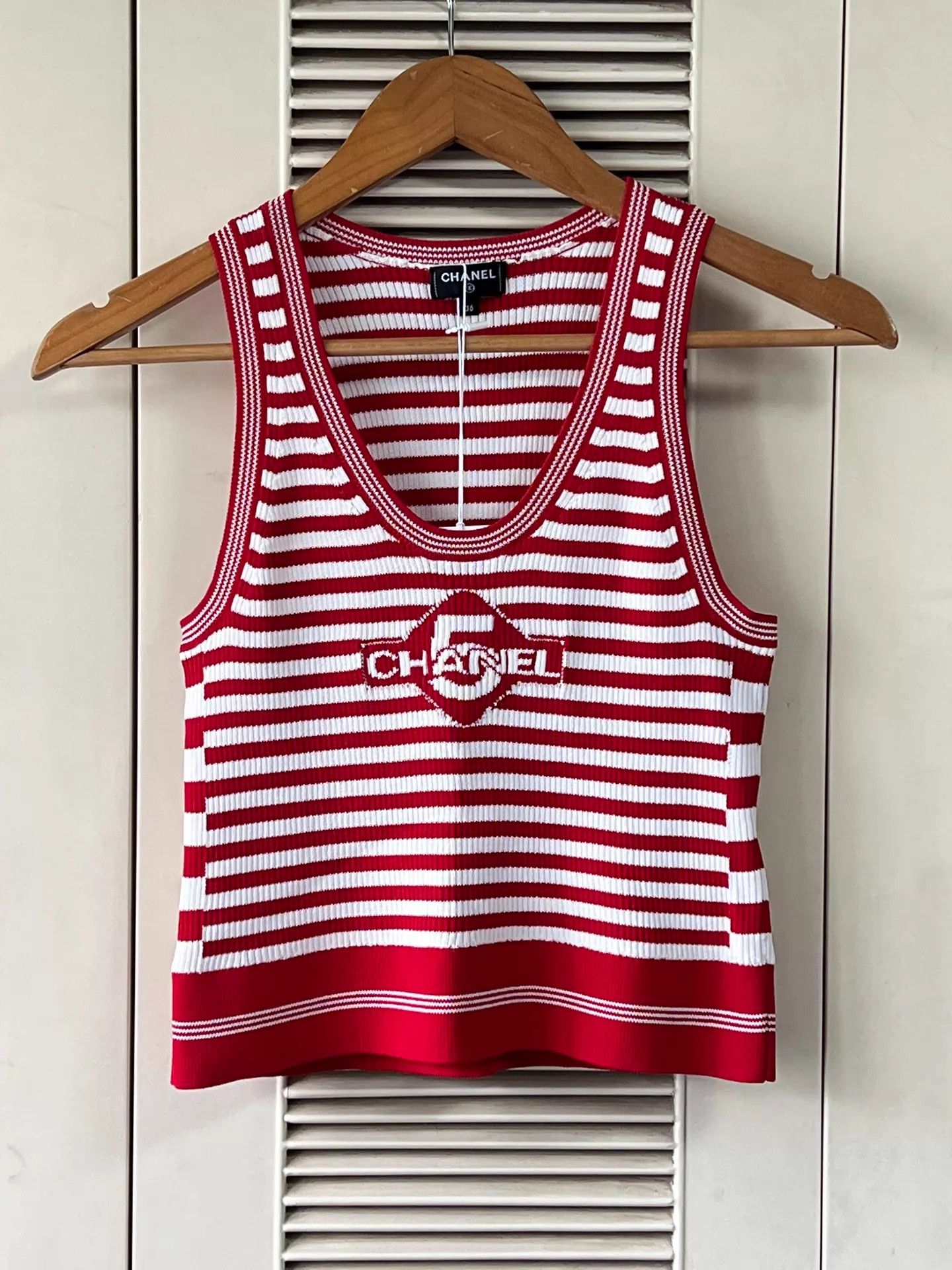 Chanel Chanel Red & White Stripe Knit Vest 36 NWT Size XS / US 0-2 / IT 36-38 - 1 Thumbnail