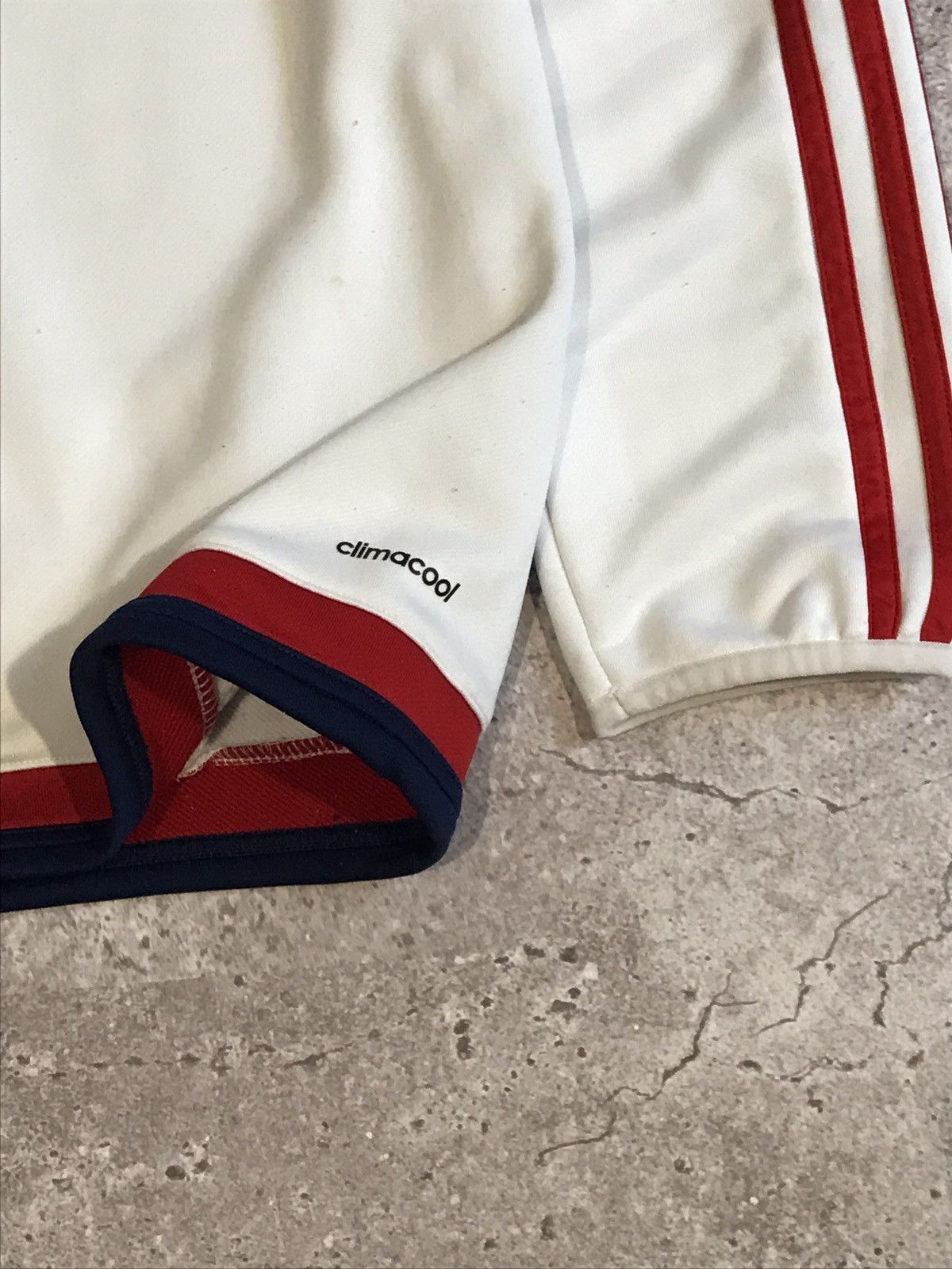 Adidas Vintage Sweatshirt Adidas Manchester United Big Logo Faded Size US M / EU 48-50 / 2 - 8 Thumbnail