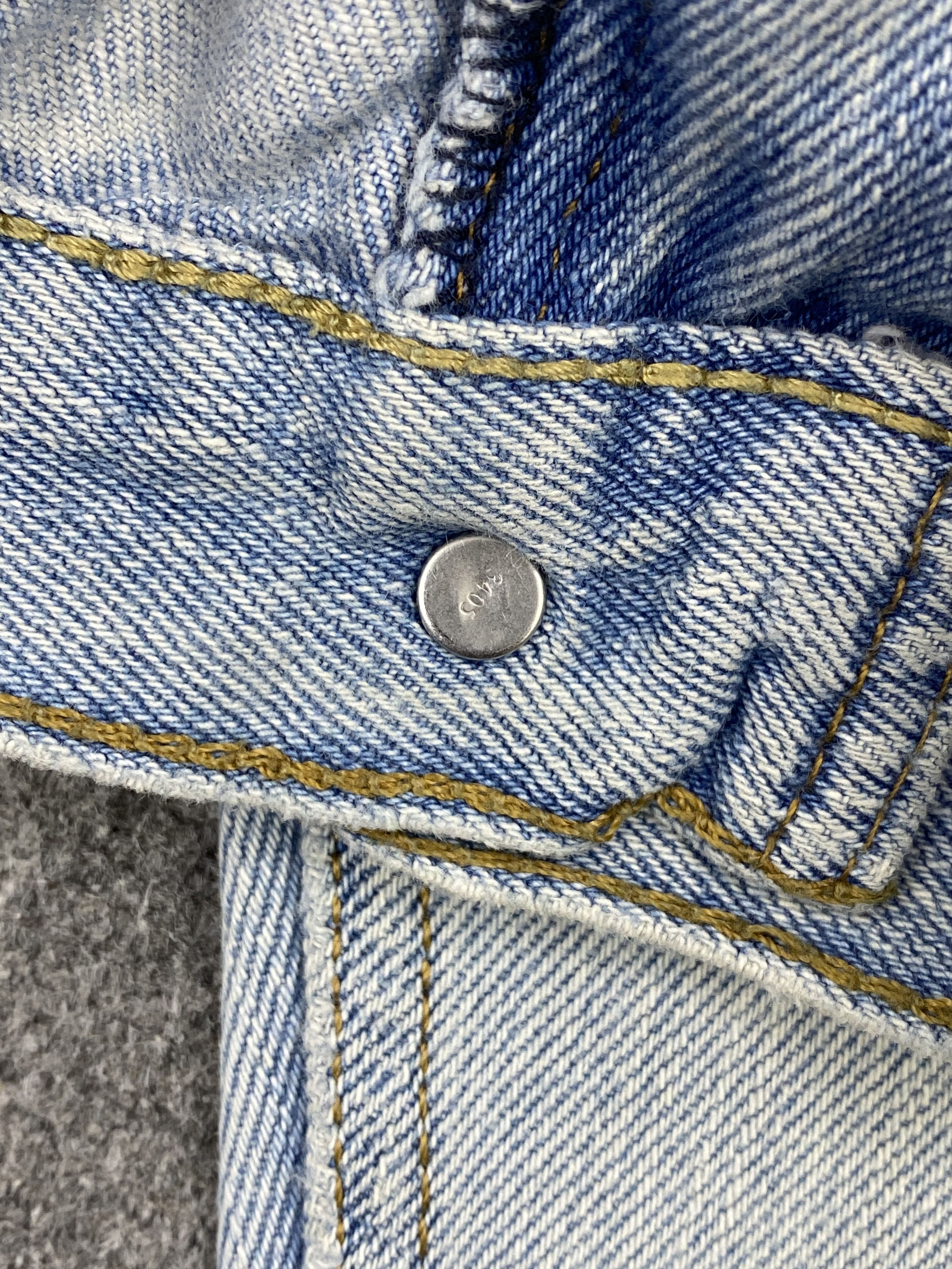 Levi's × Vintage Distressed Vintage Levis 505 Light Wash Jeans DP2682 Size US 31 - 12 Thumbnail