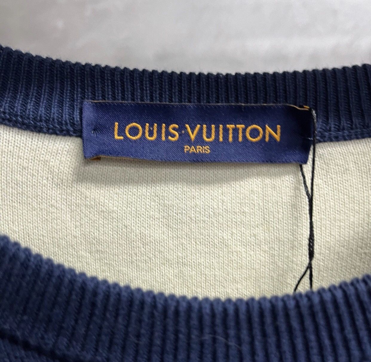 Louis Vuitton Louis Vuitton dark blue gradient neck long sleeved sweater Size US XL / EU 56 / 4 - 3 Thumbnail