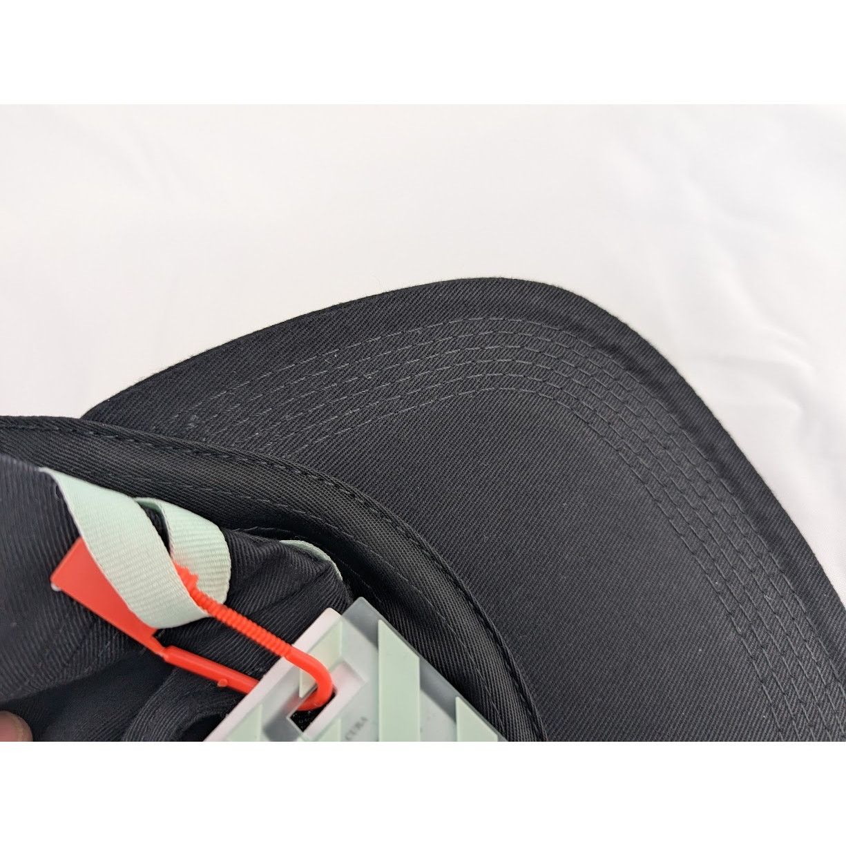 Off-White o1rshd1 Size: OS / Baseball Cap in Black / White Size ONE SIZE - 5 Thumbnail