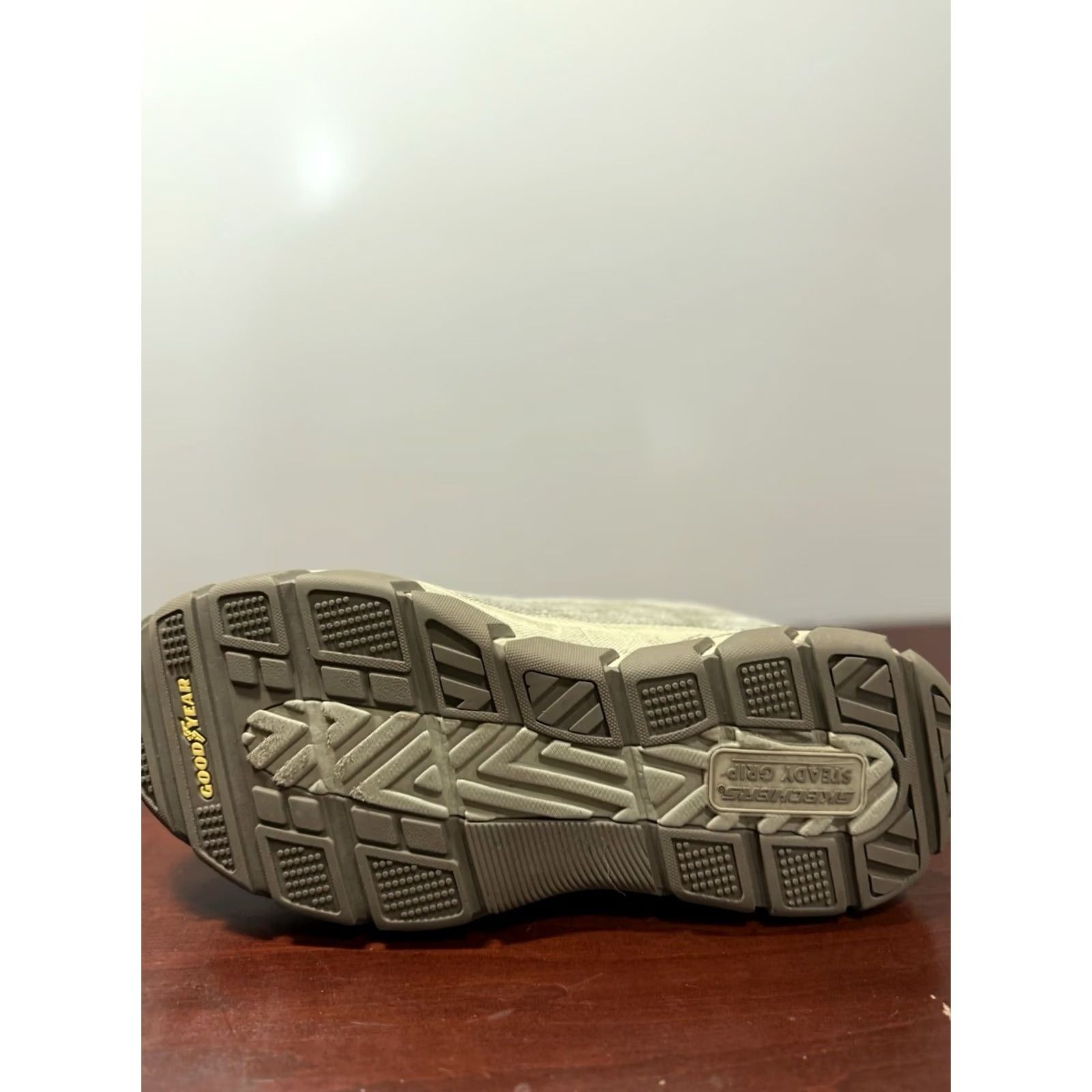 にけ Skechers Men's Slip-On 10.5 Relaxed Fit Goodyear Steady Grip