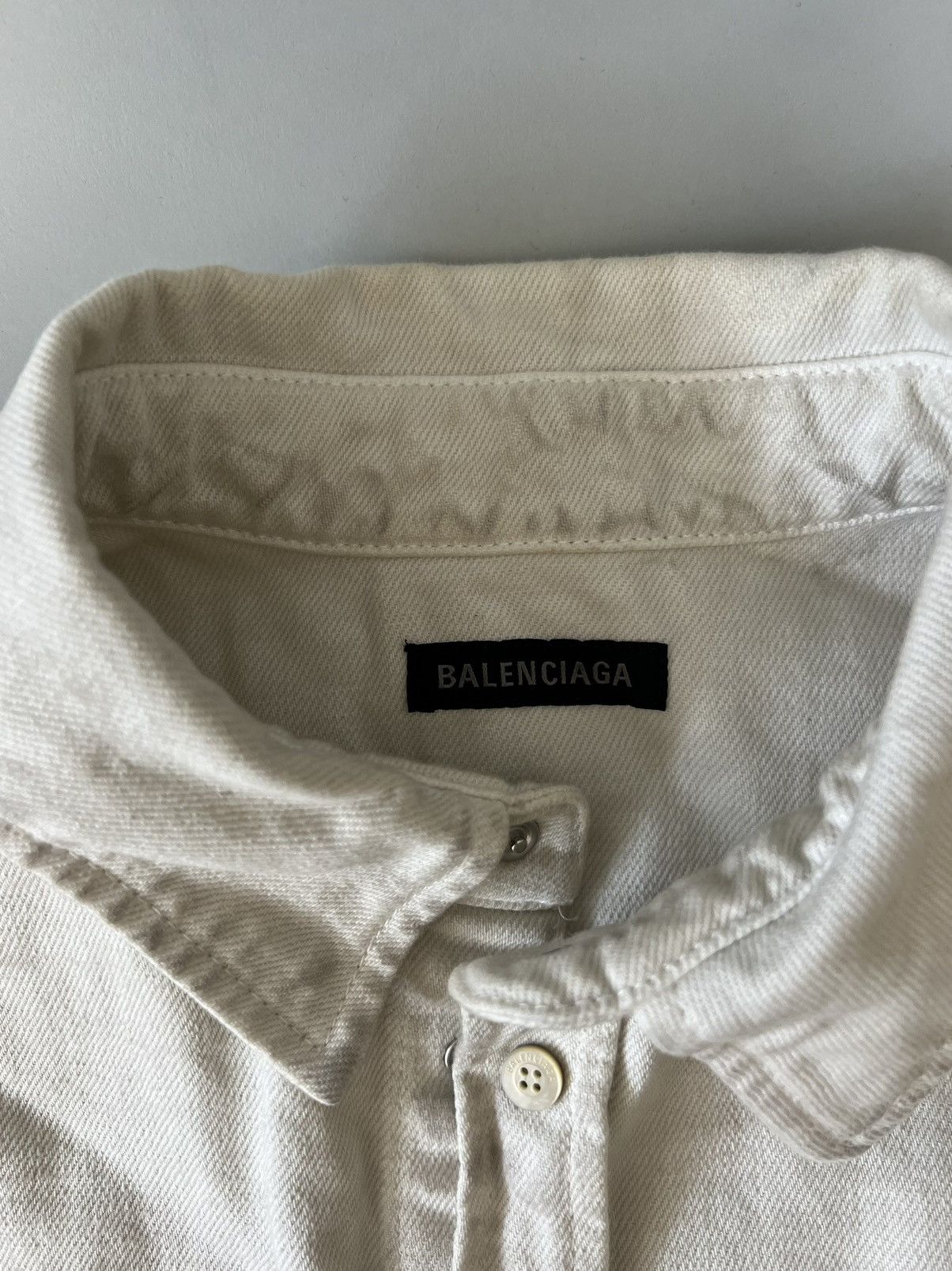 Balenciaga Balenciaga BB Logo Denim Shirt Dirty Cream Size US S / EU 44-46 / 1 - 9 Thumbnail