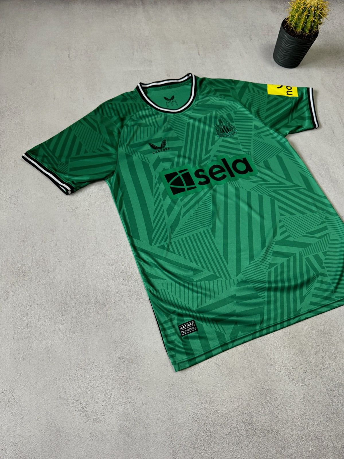 Castore Castore New Castle United Jersey Soccer T Shirt Rare XL Size Size US XL / EU 56 / 4 - 2 Thumbnail