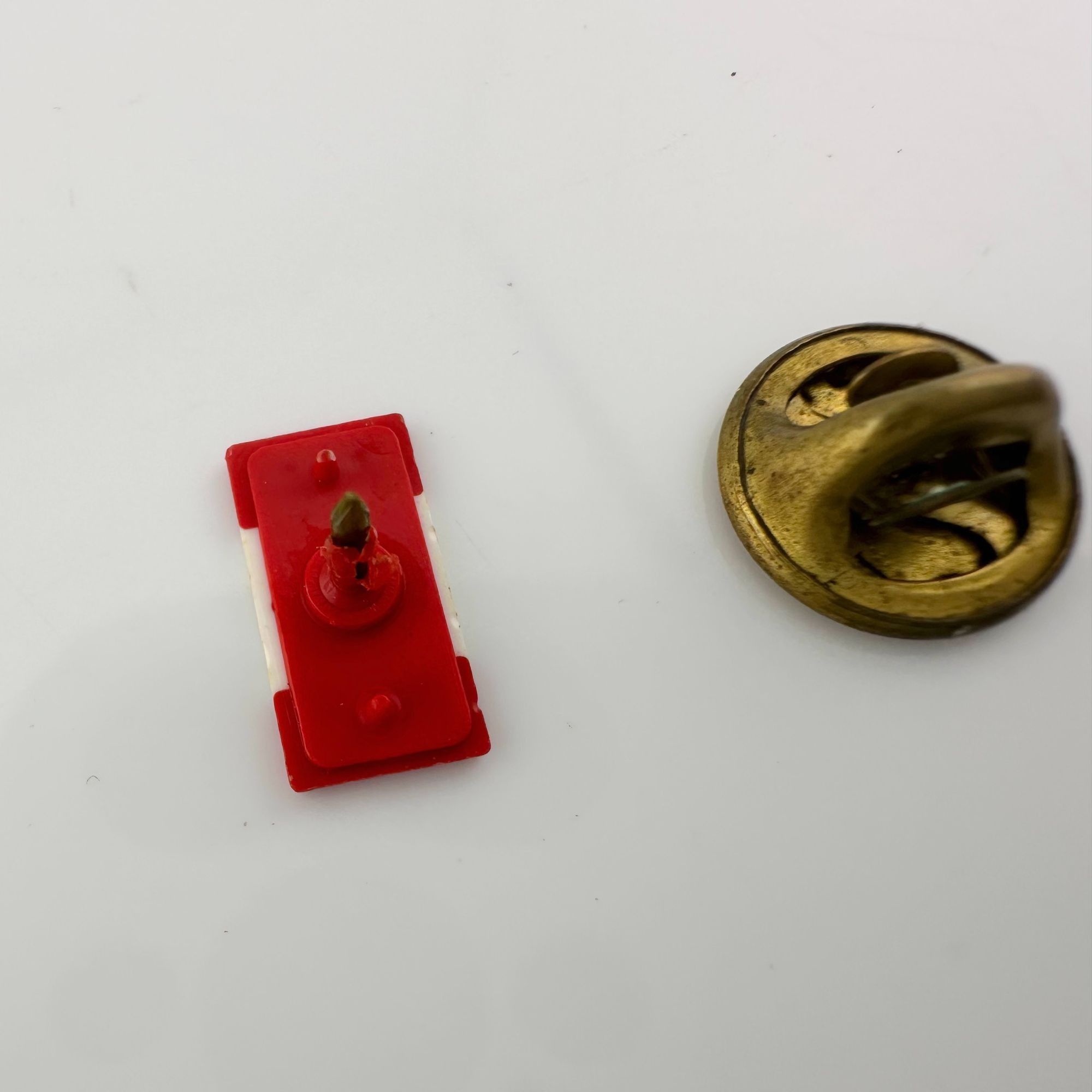 Other Miniature Canada Flag Lapel Pin Vintage Tie Tack Hat Pin Size ONE SIZE - 3 Thumbnail