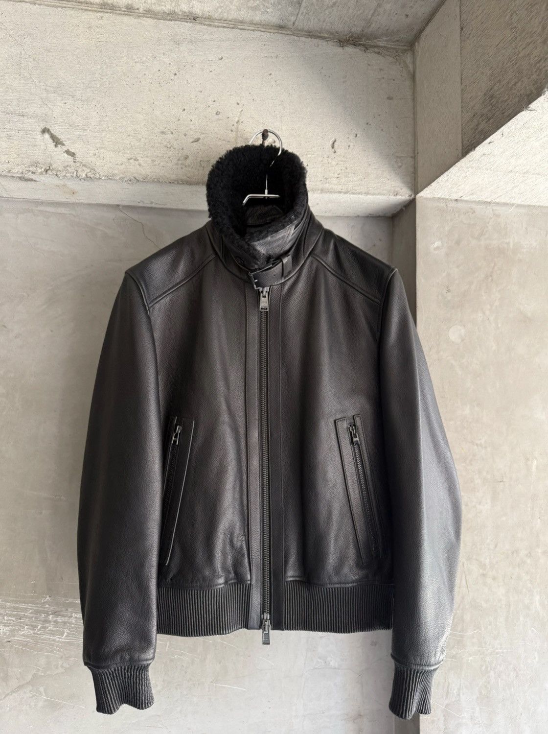 Hugo Boss HUGO BOSS Black Cow Leather Shearling Collar Jacket Size US S / EU 44-46 / 1 - 4 Thumbnail