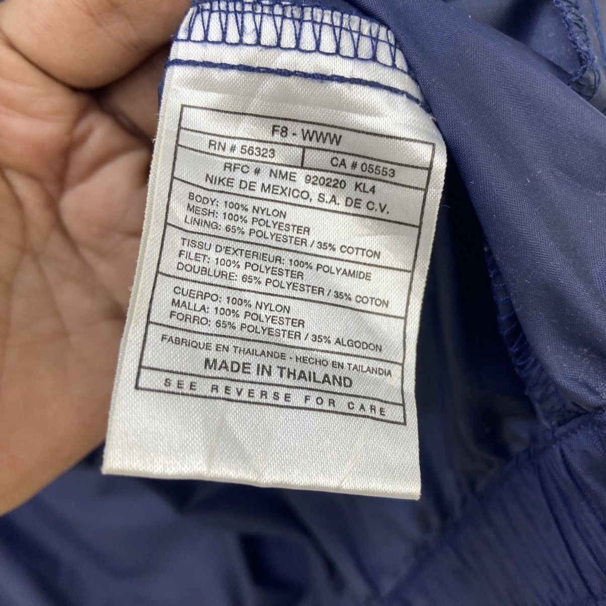 Nike Vintage Nike Swoosh Zipper Light Jacket Size US XXL / EU 58 / 5 - 21 Thumbnail