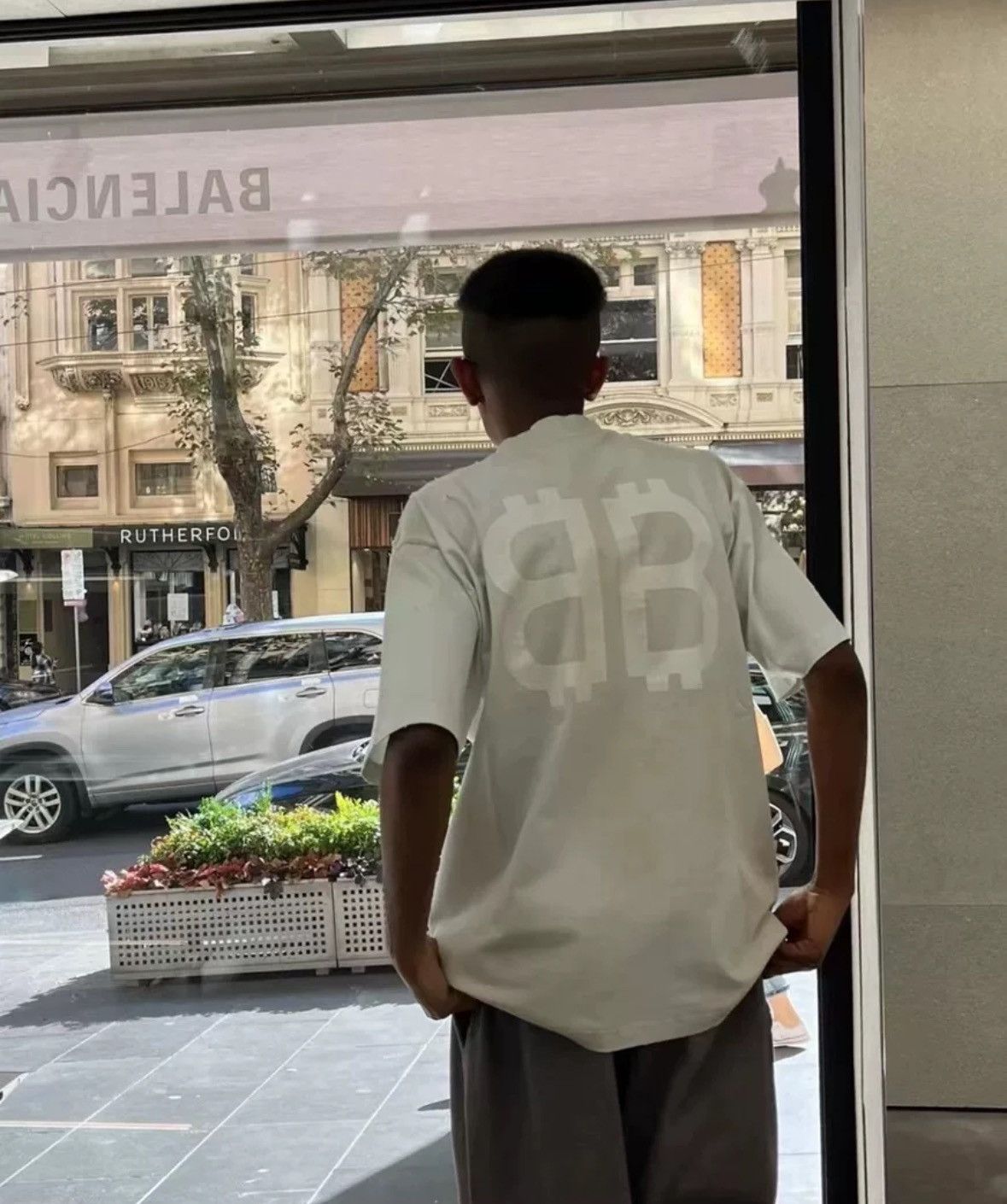 Balenciaga Balenciaga mud dyed Bitcoin short sleeved shirt Size US S / EU 44-46 / 1 - 7 Thumbnail