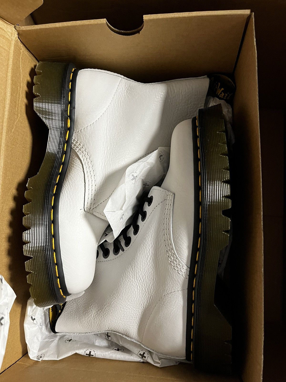 image of Dr Martens Womens Us7 Shoes in White