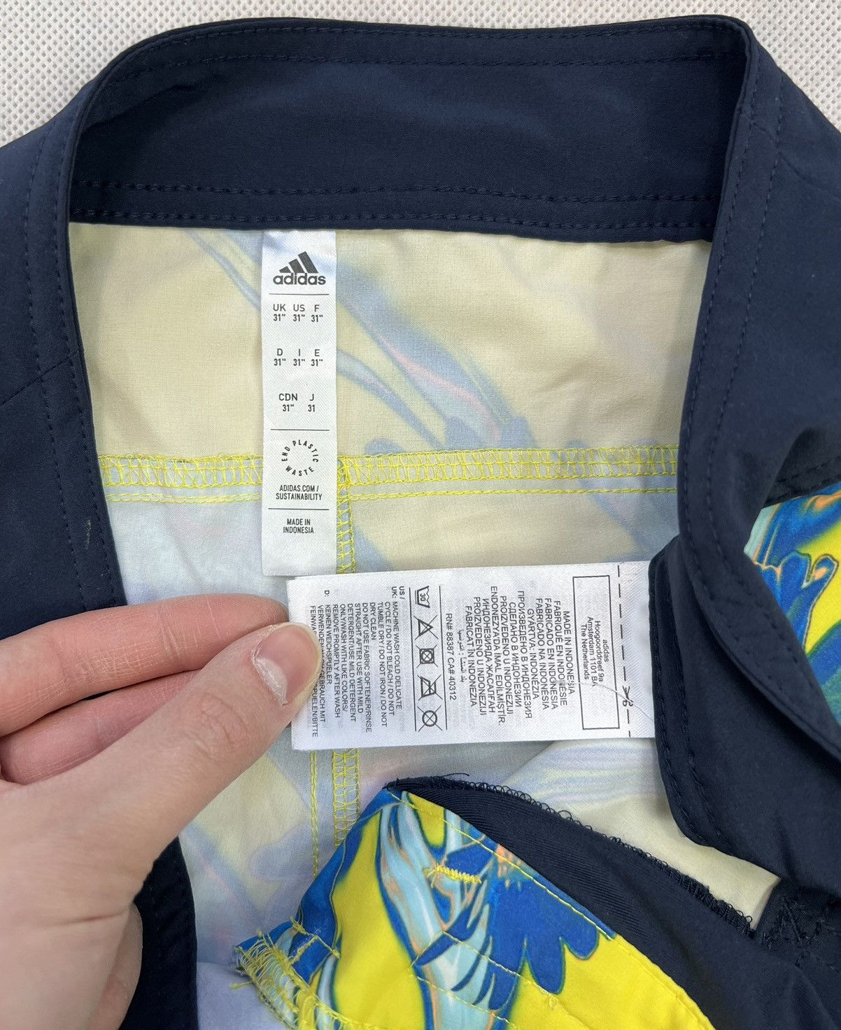 Adidas Shorts Adidas Flowers Small Logo Board Size US 31 - 3 Thumbnail