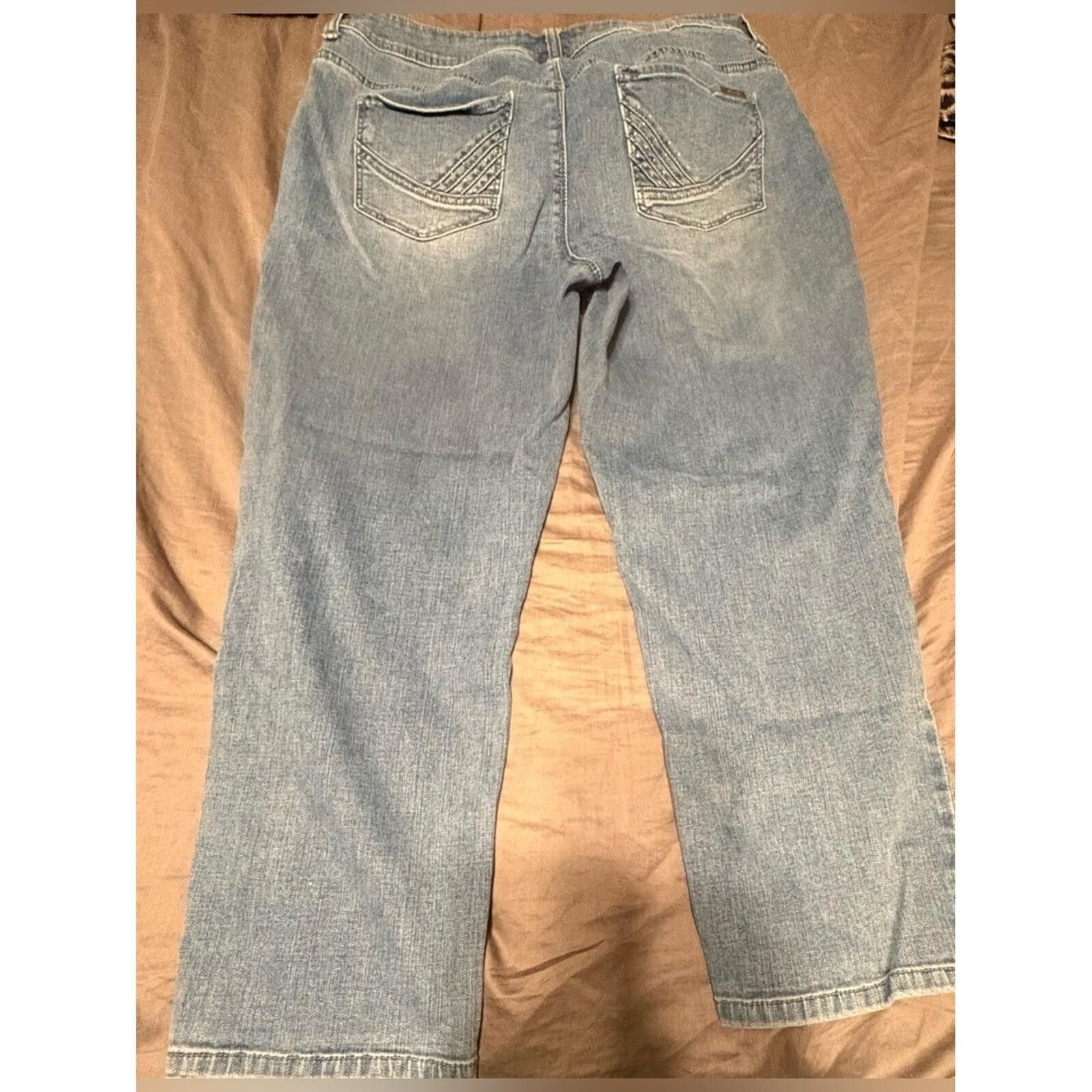 Chicos Chico's 'So Slimming' Cropped JeansSize 1.5 Size 32" / US 10 / IT 46 - 1 Thumbnail