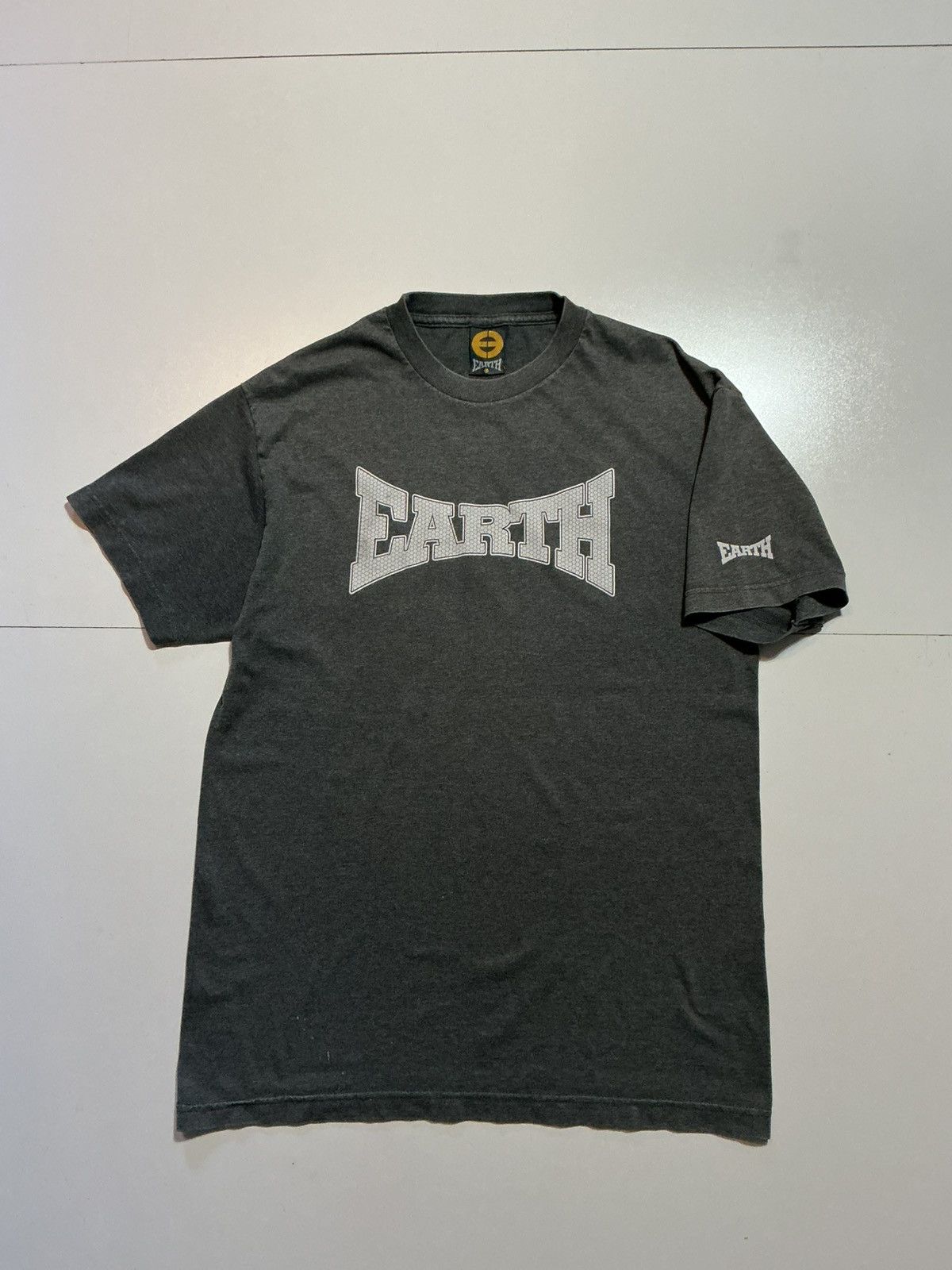 Vintage Vintage 90s Y2K Planet Earth Skateboards Graphic S/S T-Shirt Size US L / EU 52-54 / 3 - 2 Thumbnail
