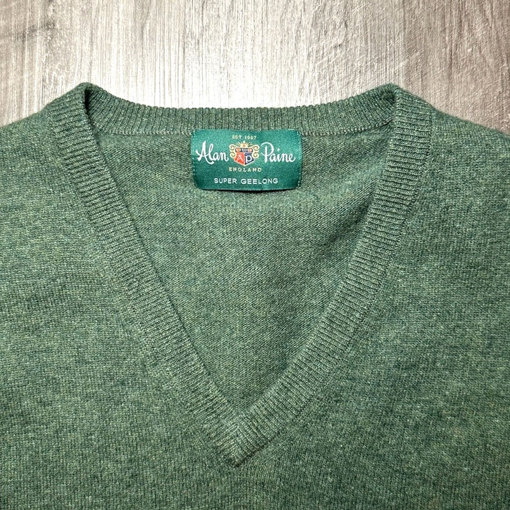 Vintage Alan Paine Pullover V-Neck Geelong Lambswool Olive Green Mens XL Sweater Size US XL / EU 56 / 4 - 5 Thumbnail