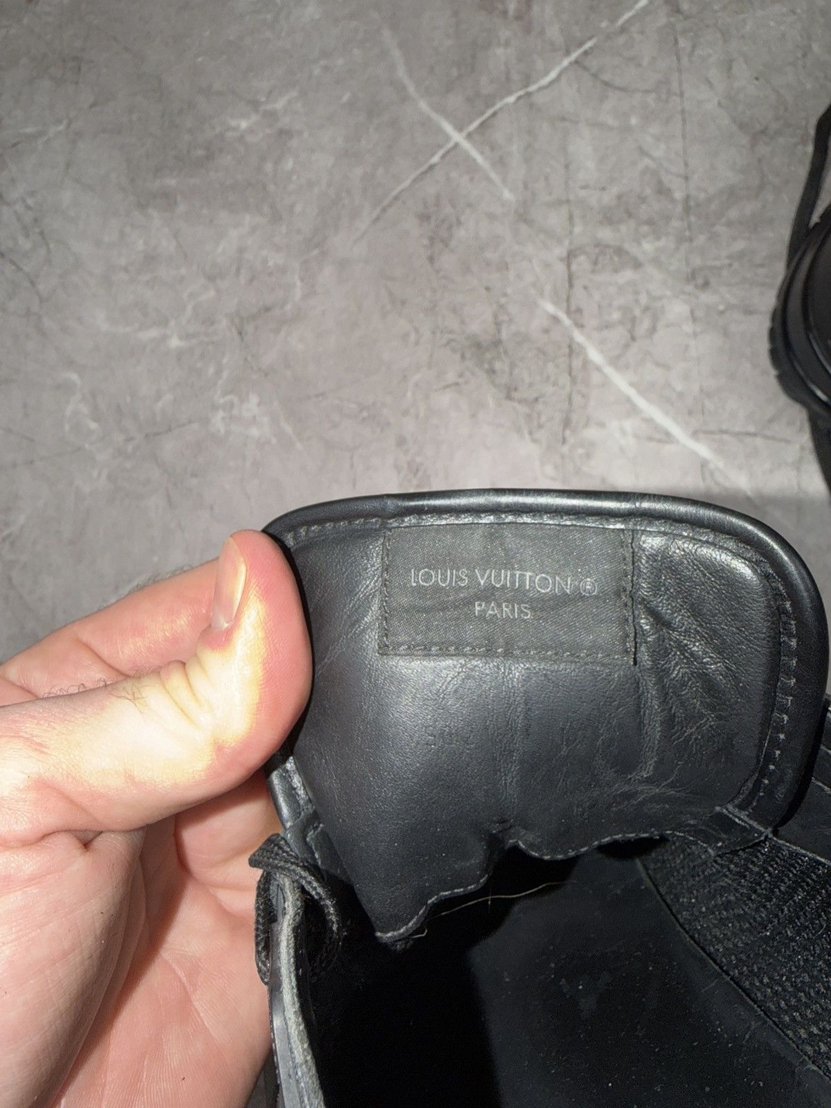 Louis Vuitton Louis Vuitton Run Away Sneaker Black Monogram Leather LV 10 Size US 11 / EU 44 - 16 Thumbnail