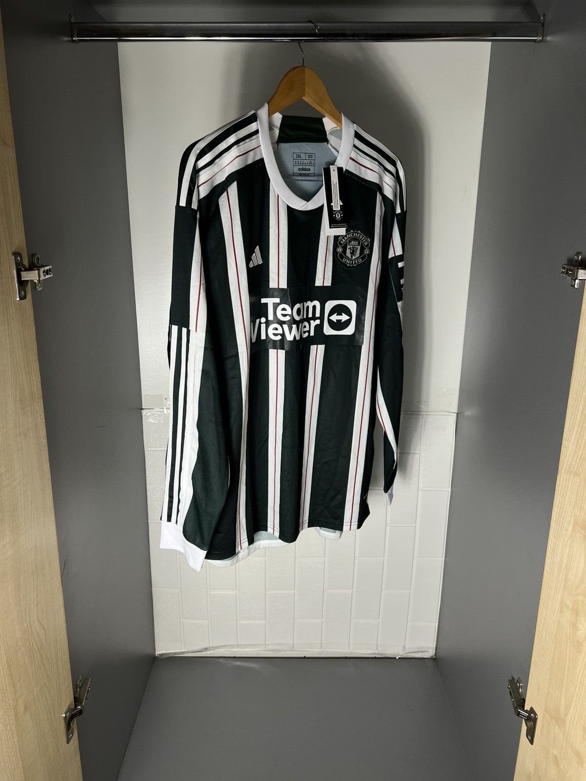 Vintage VERY RARE ADIDAS FC MANCHESTER UNITED ENGLAND SOCCER JERSEY Size US XXL / EU 58 / 5 - 11 Thumbnail