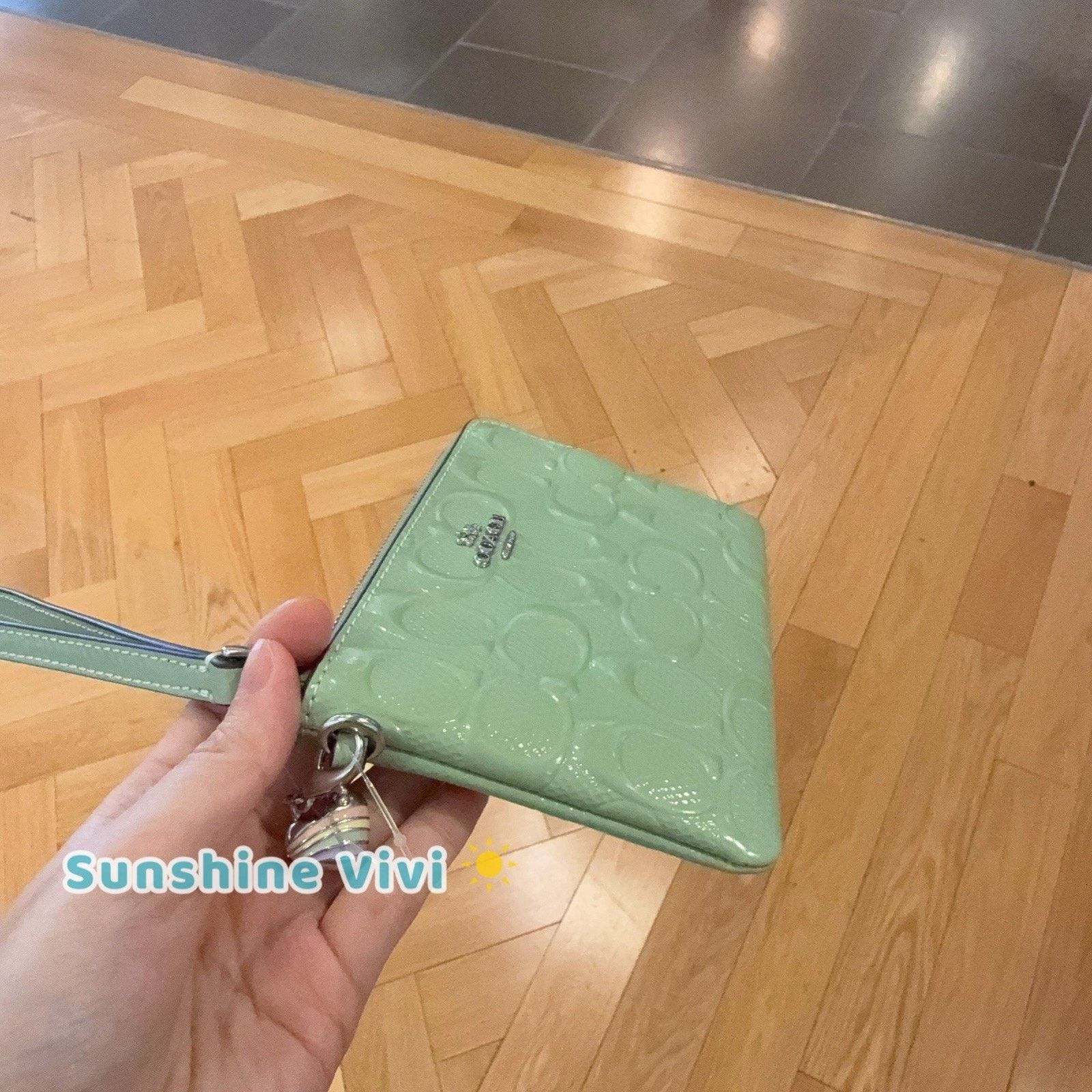 Coach NWT COACH Corner Zip Wristlet Heart Charm CDF04 Pale Green Size ONE SIZE - 2 Thumbnail