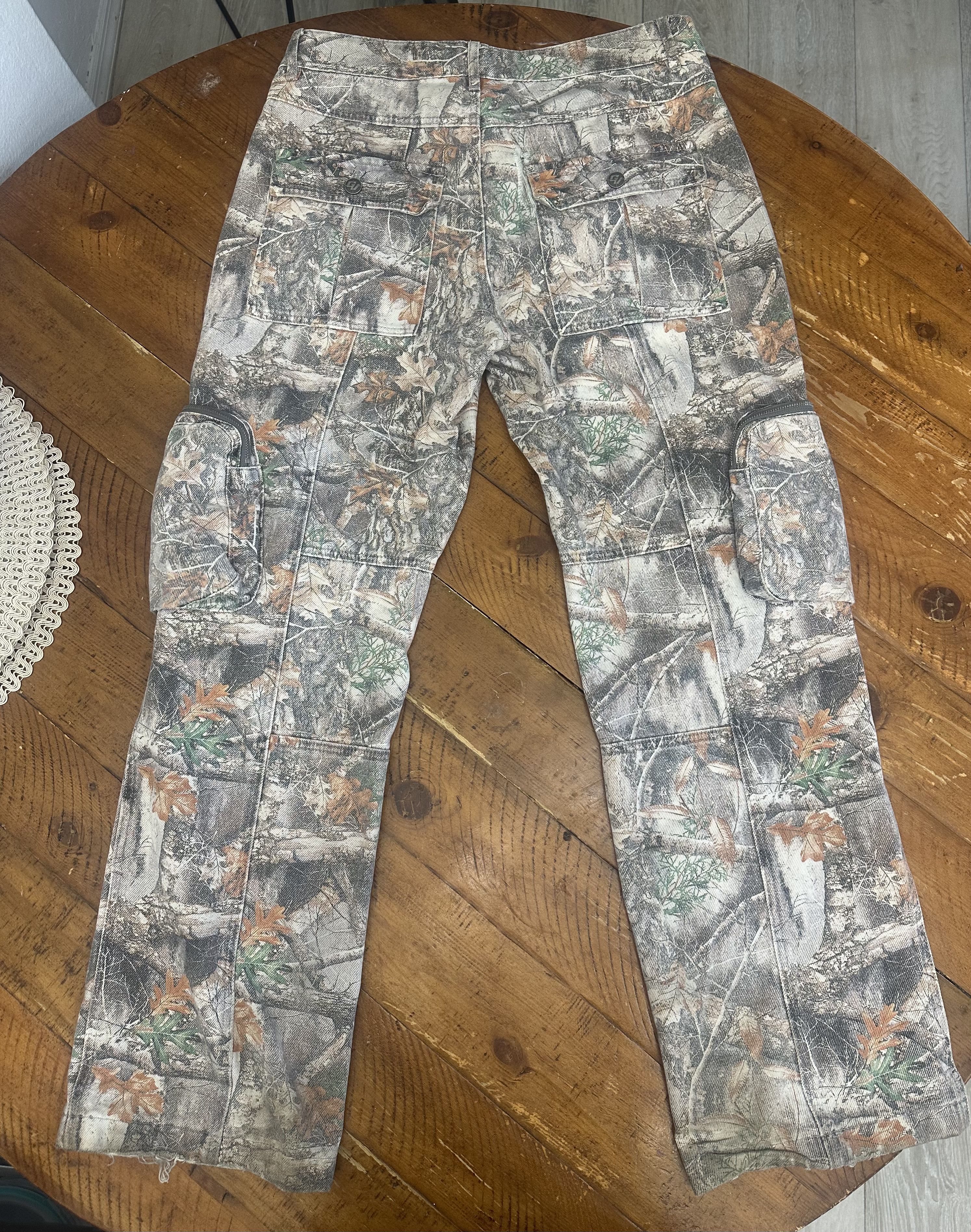 The GV Gallery Gv gallery Real Tree Camo cargos Size US 32 / EU 48 - 2 Thumbnail