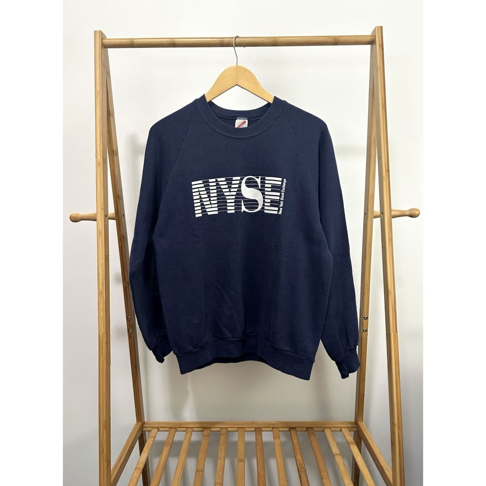 Jerzees VTG 80s NYSE Bulls Bears Trading Raglan Sweatshirt XL JERZEES Blue Pullover Men Stock Crypto 401K CandleStick WICK Old School Size US XL / EU 56 / 4 - 2 Thumbnail