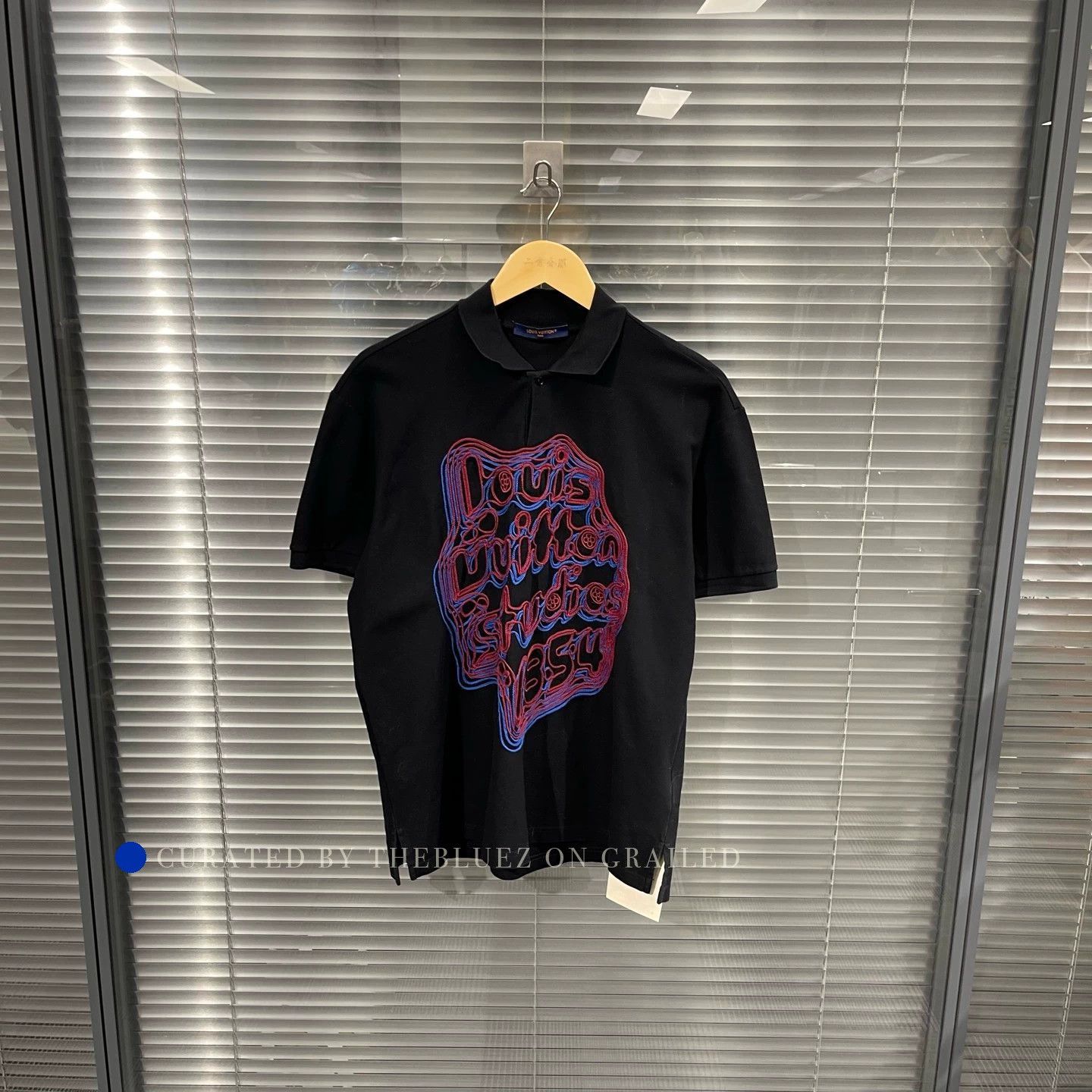 Louis Vuitton Neon Slogan Graffiti T-Shirt in Black Size US M / EU 48-50 / 2 - 1 Thumbnail