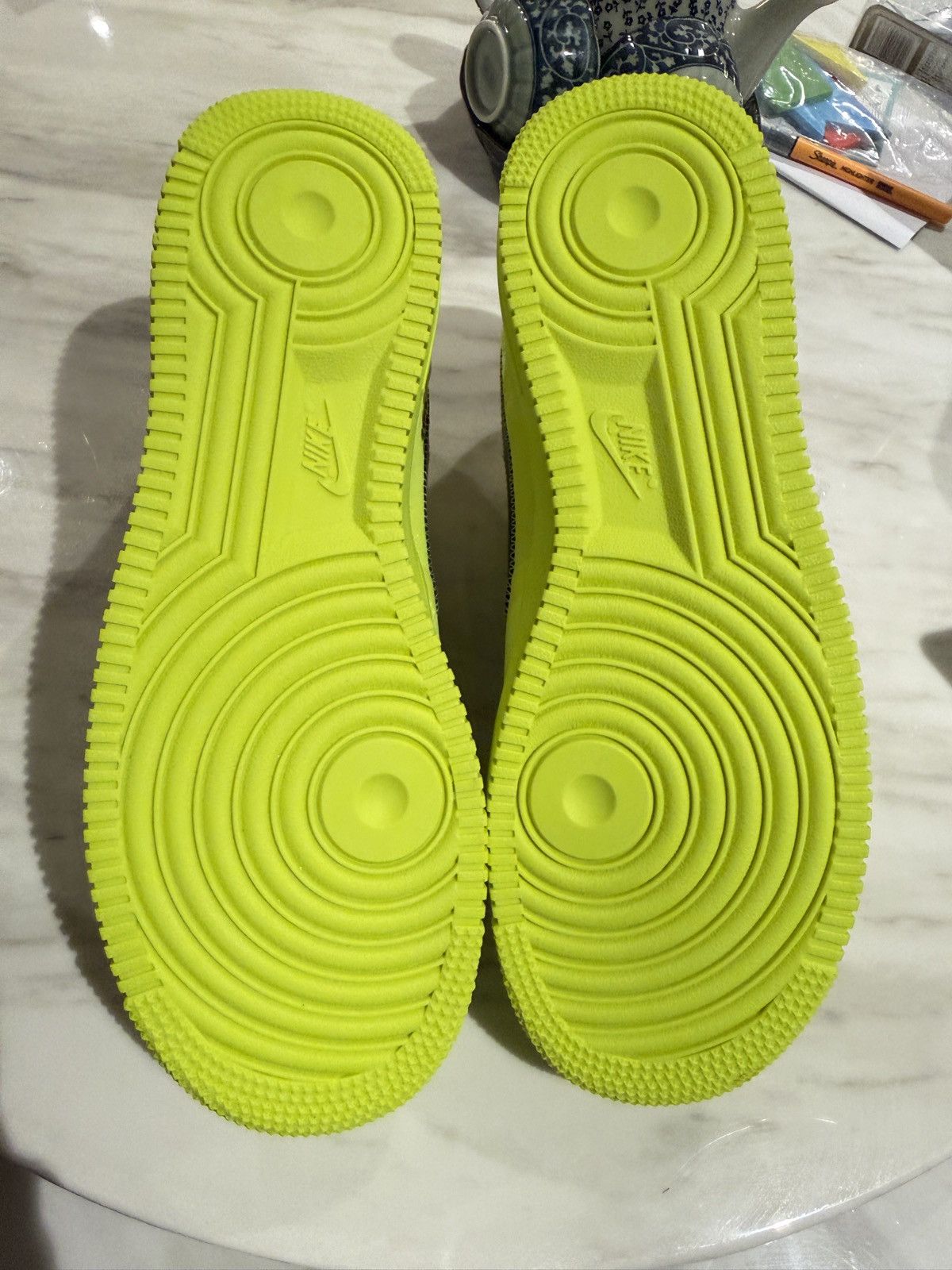 Nike × Off-White Air Force 1 Low Off-White Volt Size US 10 / EU 43 - 5 Thumbnail