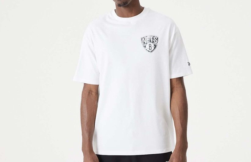 NBA NEW ERA BROOKLYN NETS NBA INFILL TEAM LOGO OVERSIZED TSHIRT Size US M / EU 48-50 / 2 - 1 Thumbnail