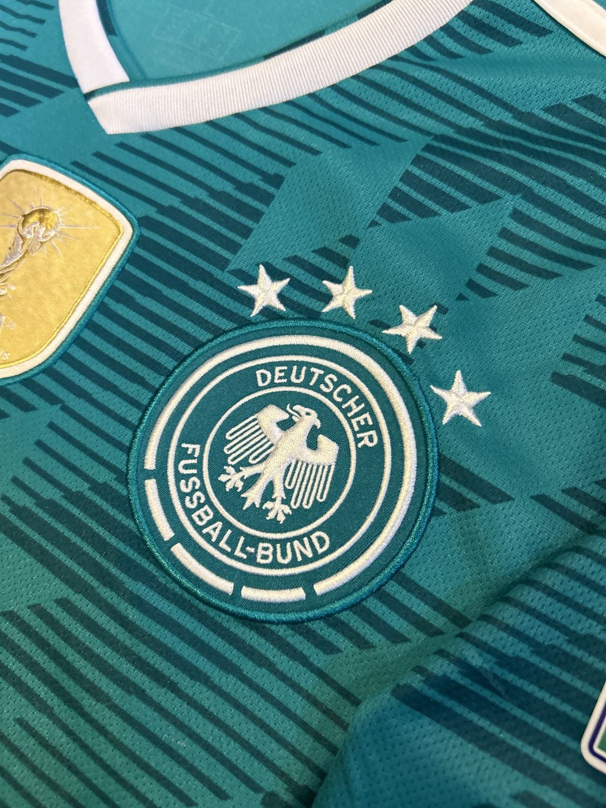 Adidas × Vintage 18/19 Germany Özil Away Shirt Size US L / EU 52-54 / 3 - 6 Thumbnail