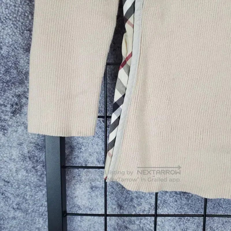 Burberry Burberry Off-Shoulder Khaki Cotton Blend Top. Size S / US 4 / IT 40 - 3 Thumbnail