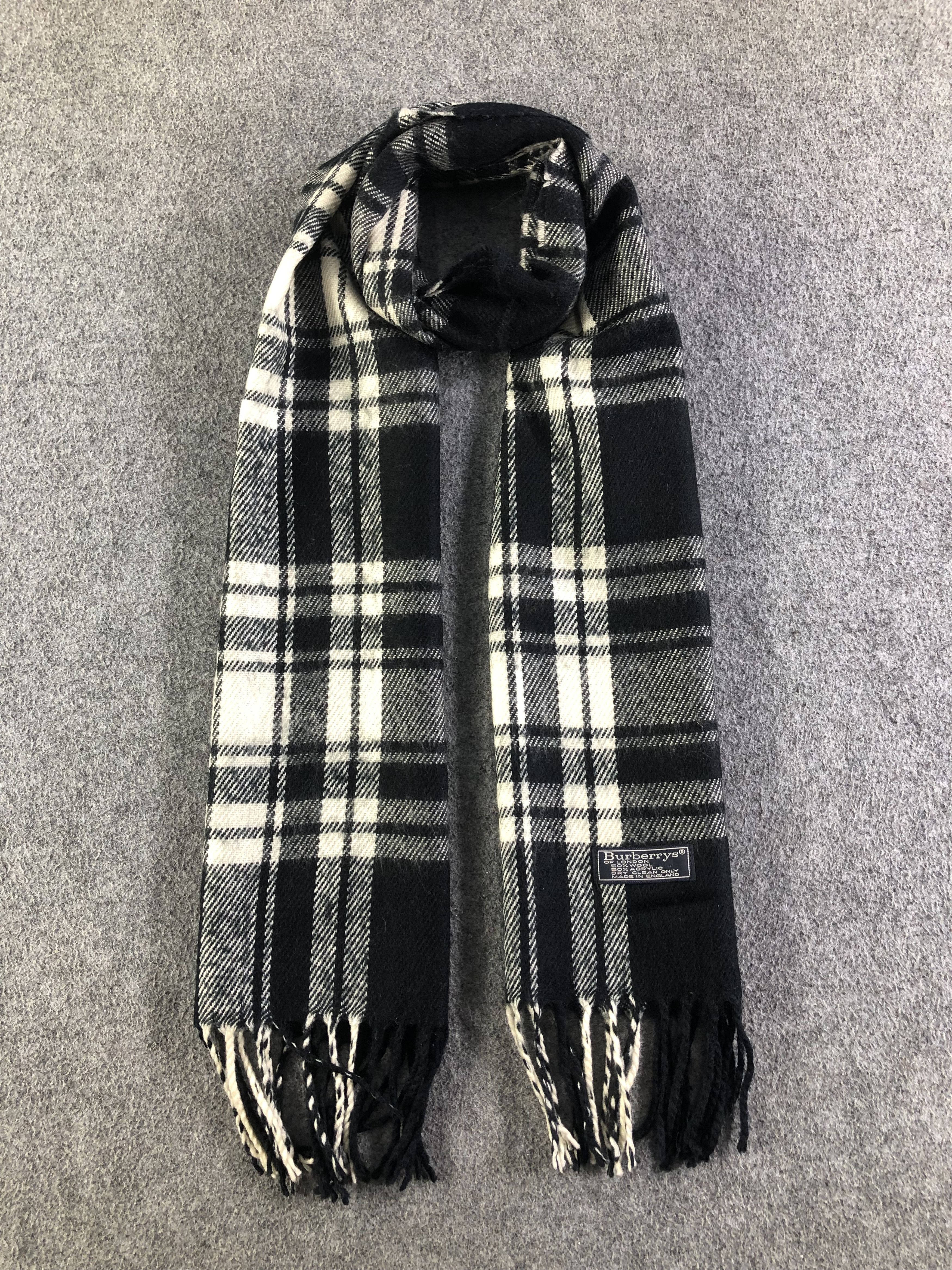 Burberry Burberrys Scarf / Muffler / Neckwear SS1379 Size ONE SIZE - 1 Thumbnail