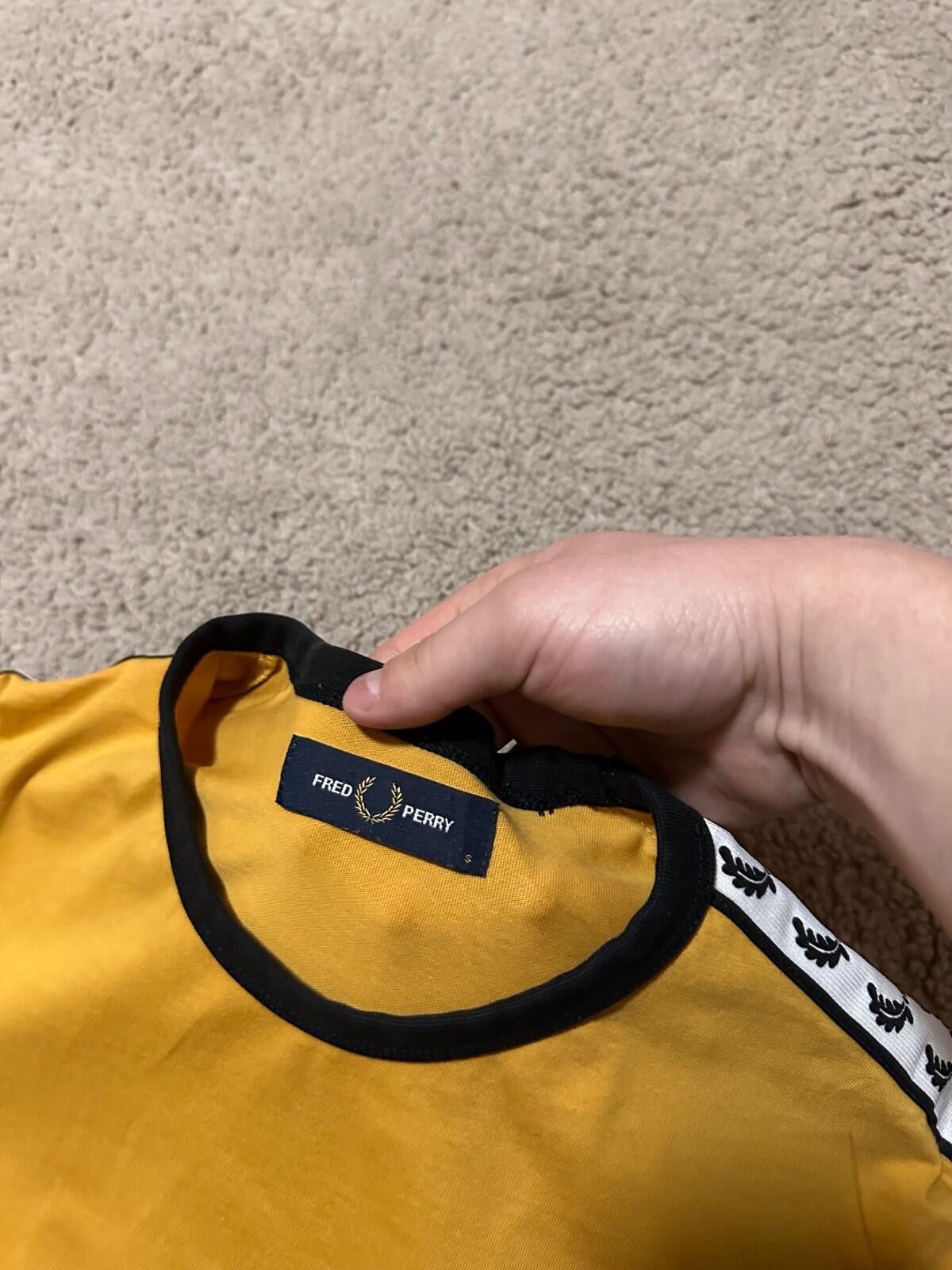 Fred Perry Fred Perry T-Shirt Yellow Lampas Classic Short Sleeve Men's Size US S / EU 44-46 / 1 - 4 Thumbnail