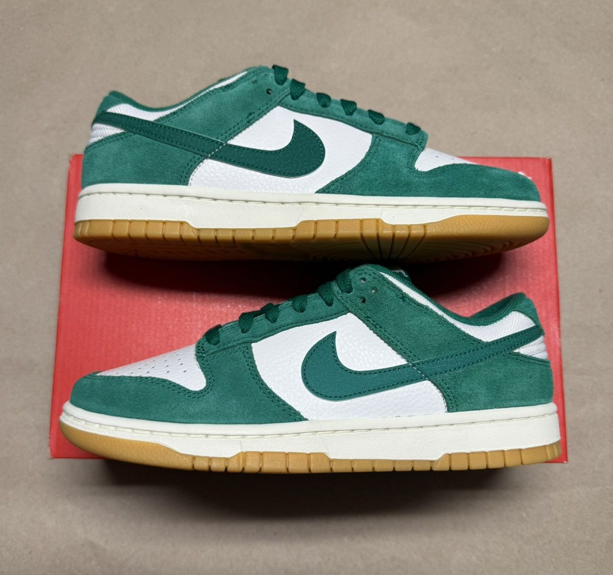 Nike Dunk Low SE Malachite Gum men's size shoes Rare NEW