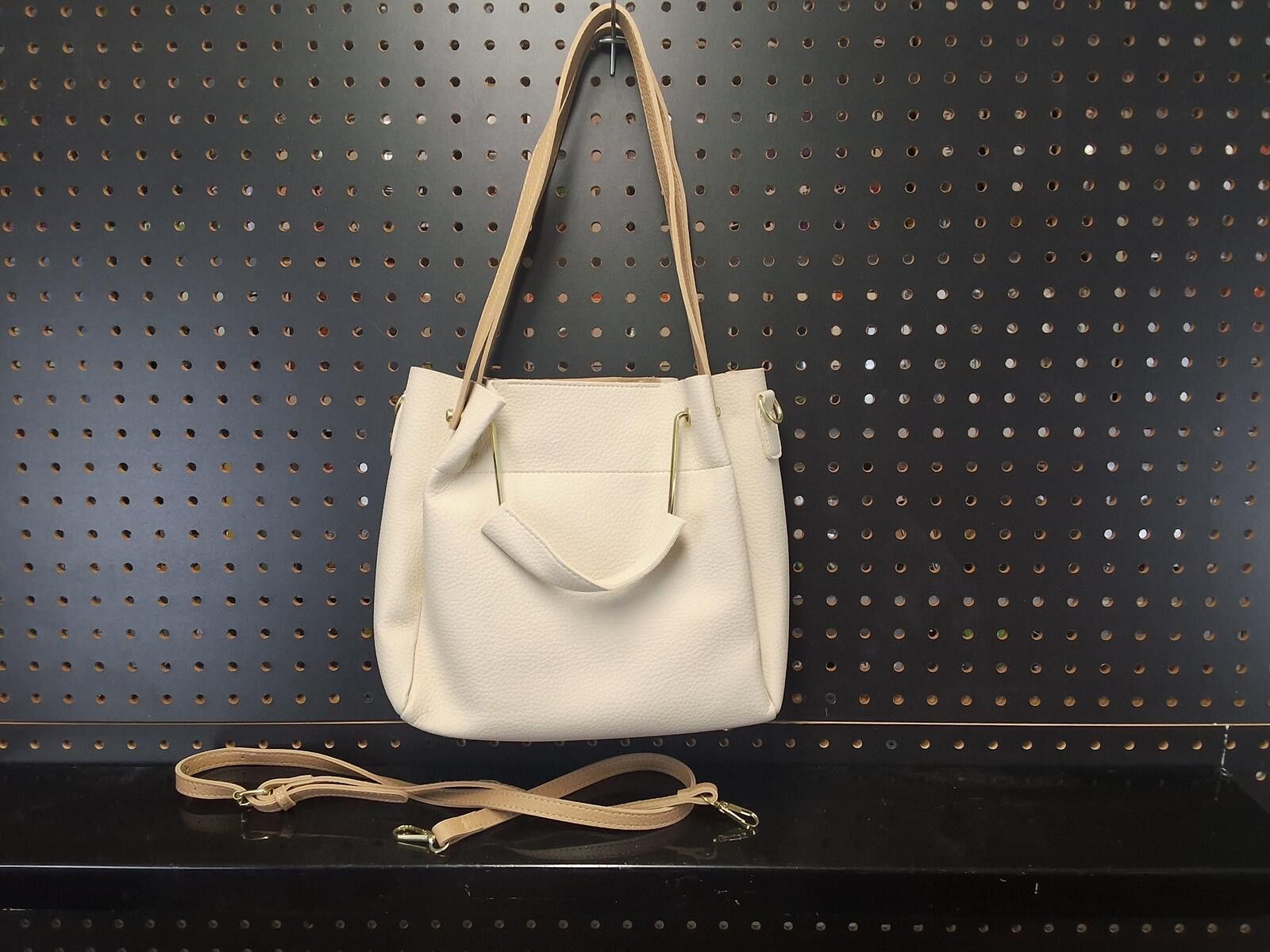 The Unbranded Brand Chic Cream Leather Tote Bag with Gold Accents - Stylish! Size ONE SIZE - 5 Thumbnail