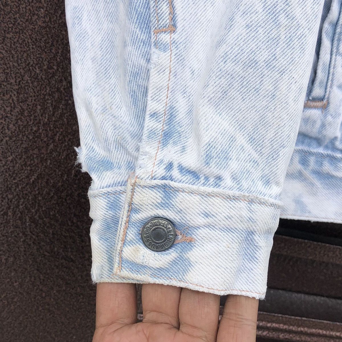 Levi's VTG Levis Light Wash Blue Denim Distressed Trucker jacket Size US M / EU 48-50 / 2 - 18 Thumbnail