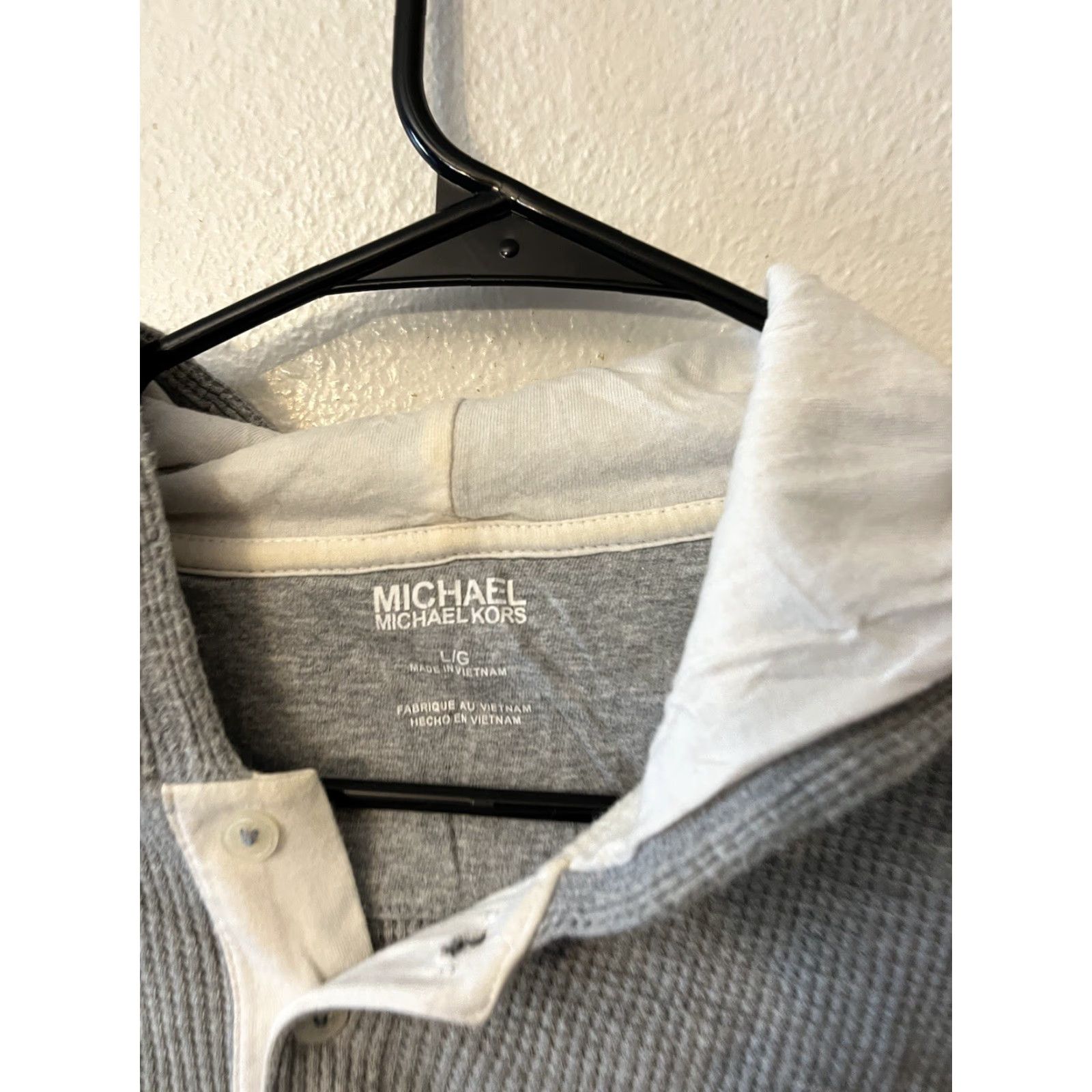 Michael Kors VINTAGE Michael Kors Hooded Henley Shirt Men’s Large Long Sleeve Gray Knit Button-Up Casual Clothing Mens Size US L / EU 52-54 / 3 - 2 Thumbnail
