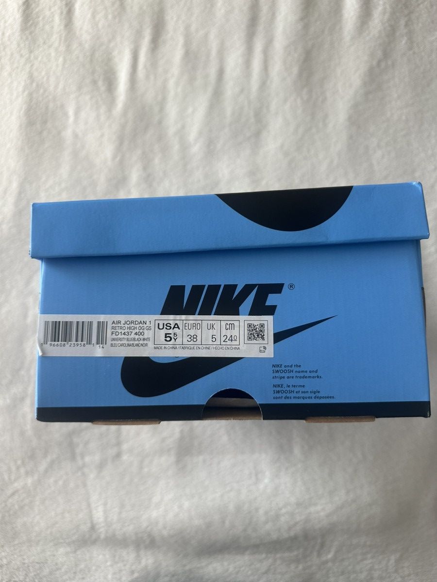 Jordan Brand × Nike Jordan 1 Retro “UNC Toes” High Top Size US 5.5 / EU 38 - 6 Thumbnail