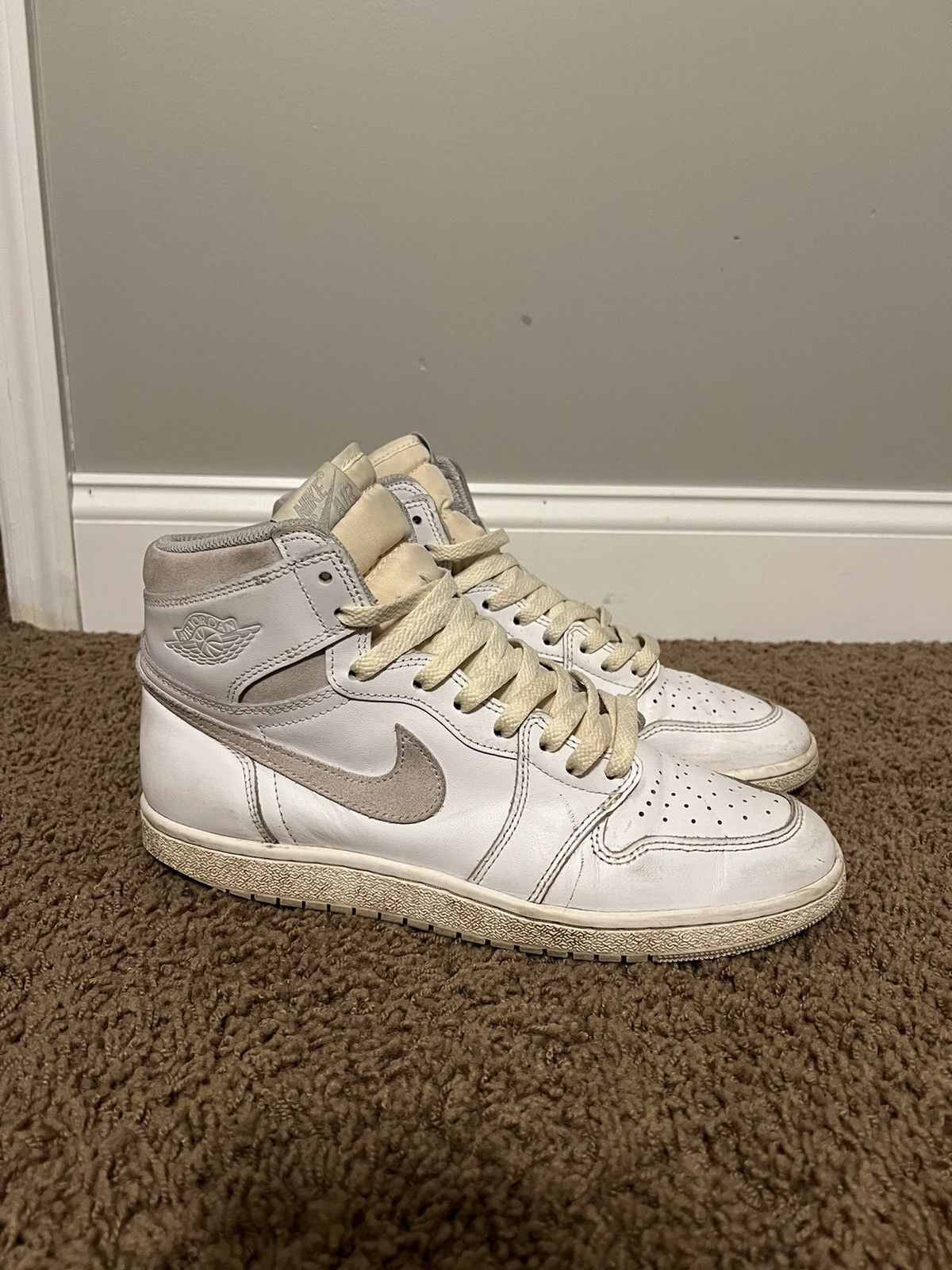 Jordan Brand × Nike Jordan 1 High Neutral Grey Size 10.5 Size US 10.5 / EU 43-44 - 3 Thumbnail