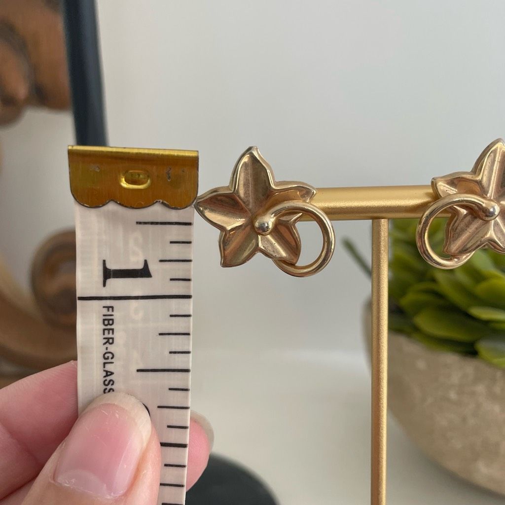Vintage Vintage Alice Gold Tone Flower Screw Back Earrings Size ONE SIZE - 6 Thumbnail