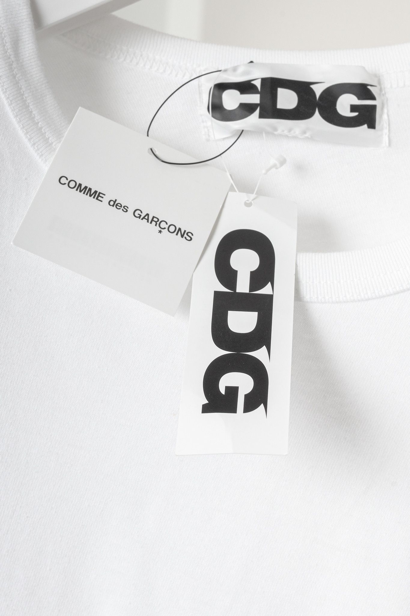 Comme des Garcons Comme Des Garçons CDG Logo Asymmetric Long Sleeve T-Shirt Size US XL / EU 56 / 4 - 4 Thumbnail