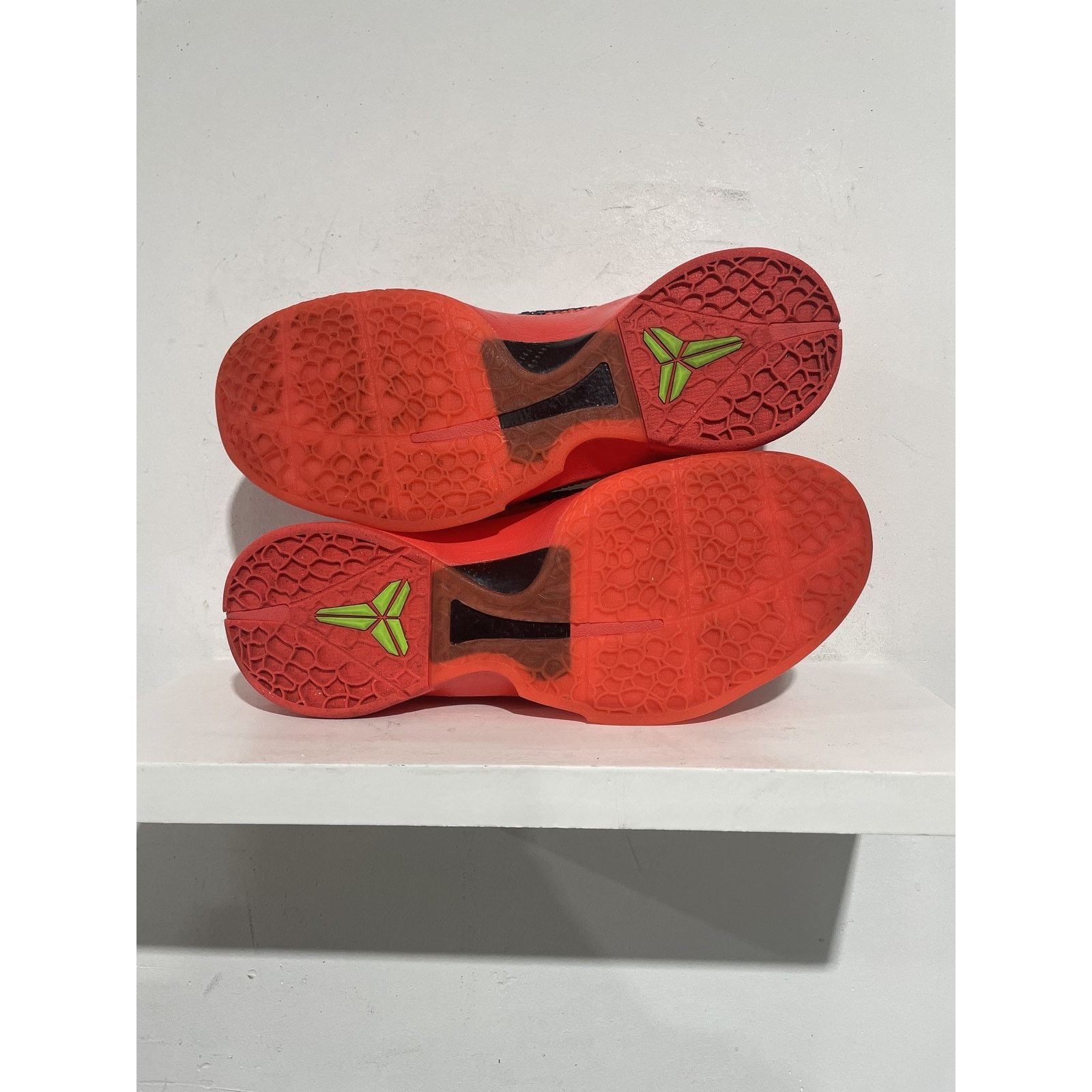 Nike NIKE KOBE 6 PROTRO REVERSE GRINCH SIZE 11 PREOWNED Size US 11 / EU 44 - 4 Thumbnail